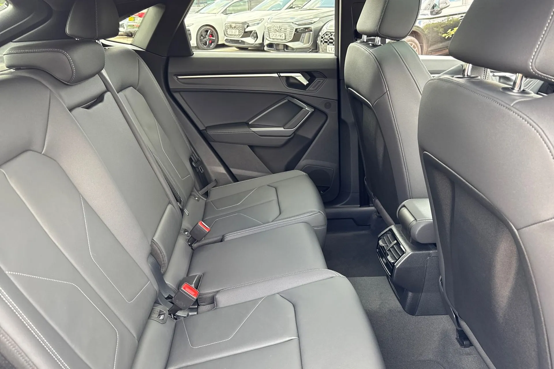 Audi Q3 thumbnail image number 50