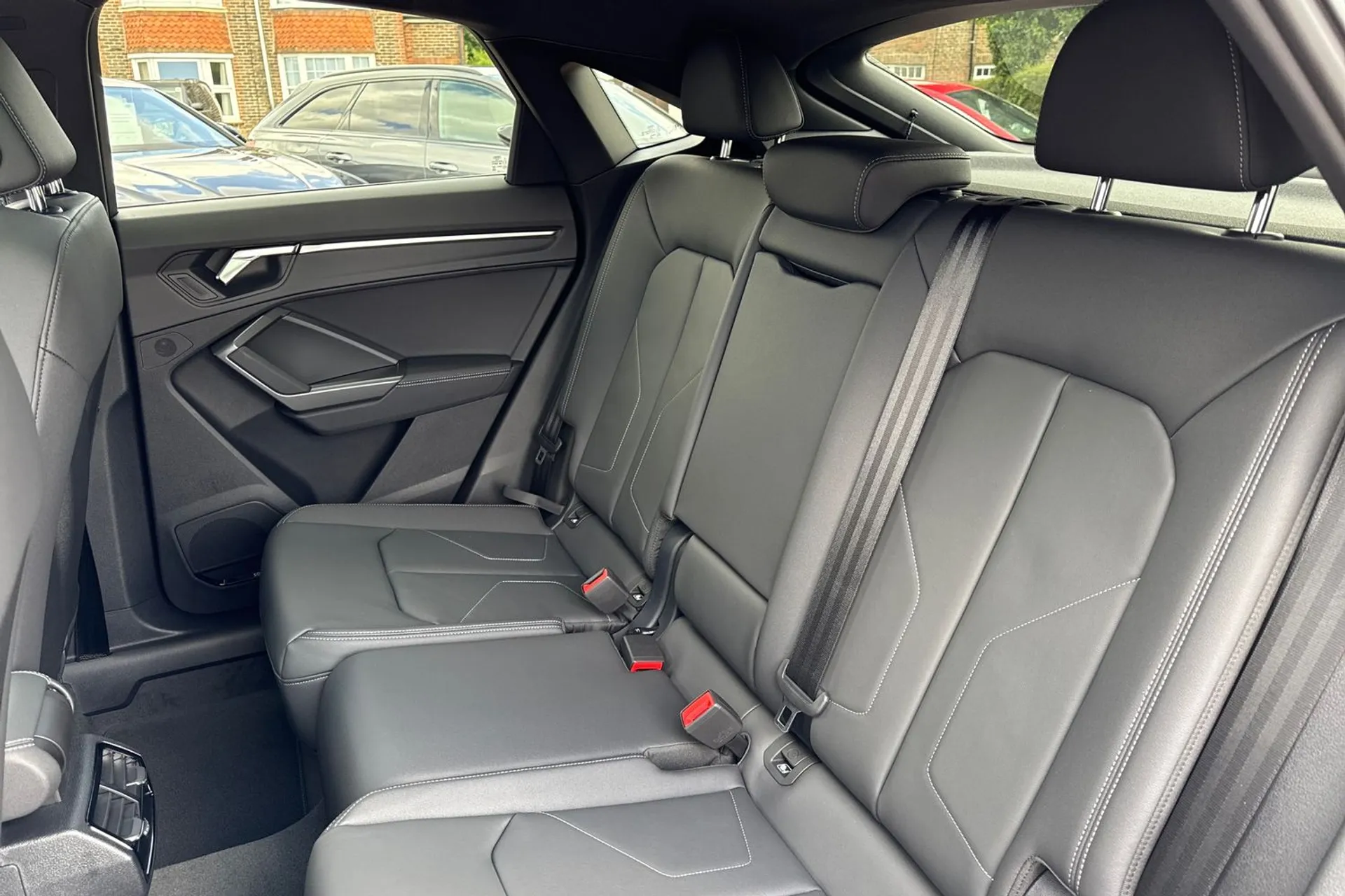 Audi Q3 thumbnail image number 48