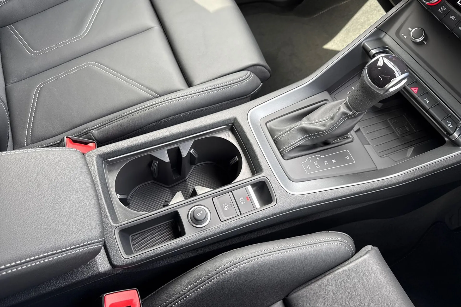 Audi Q3 thumbnail image number 45