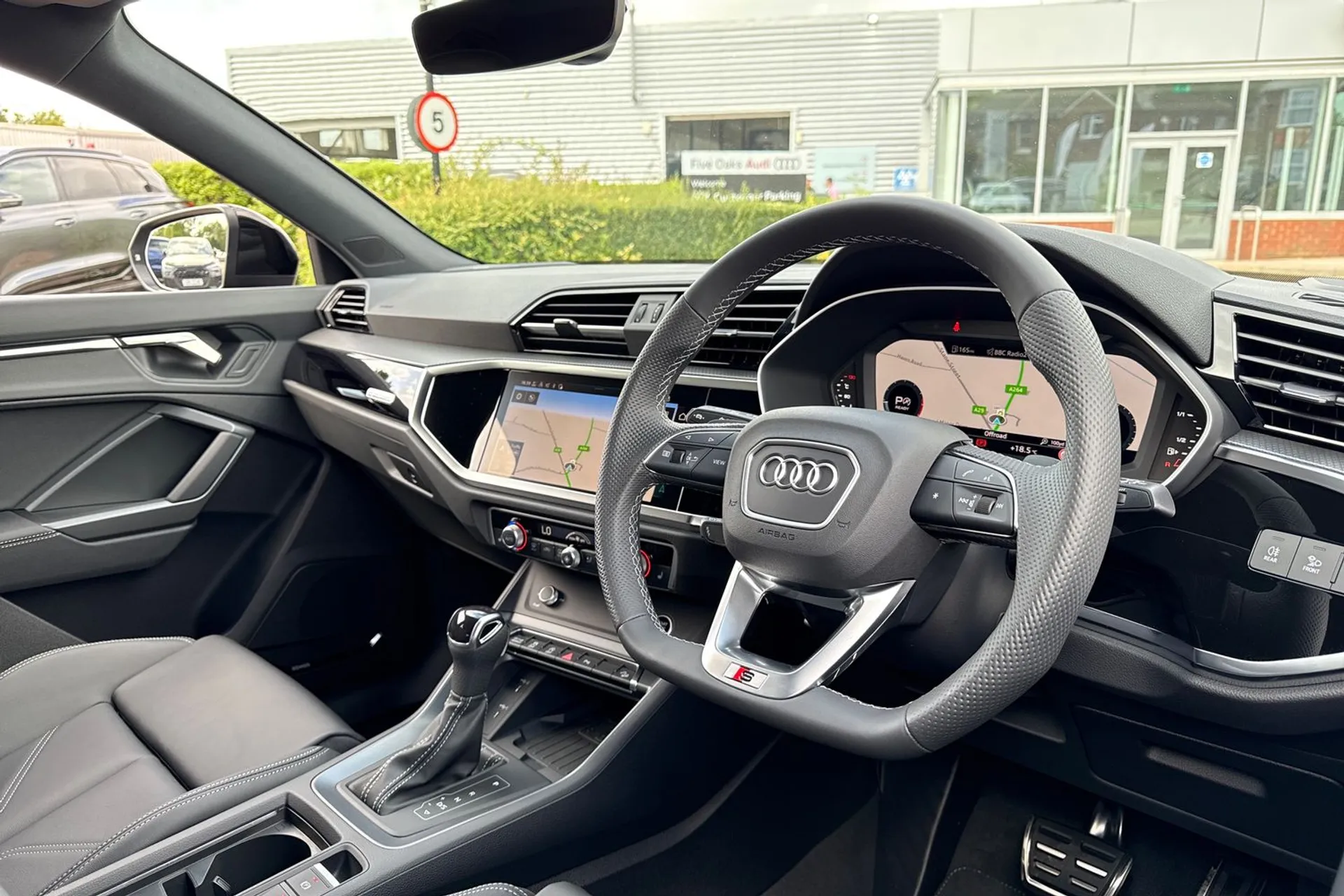 Audi Q3 thumbnail image number 30