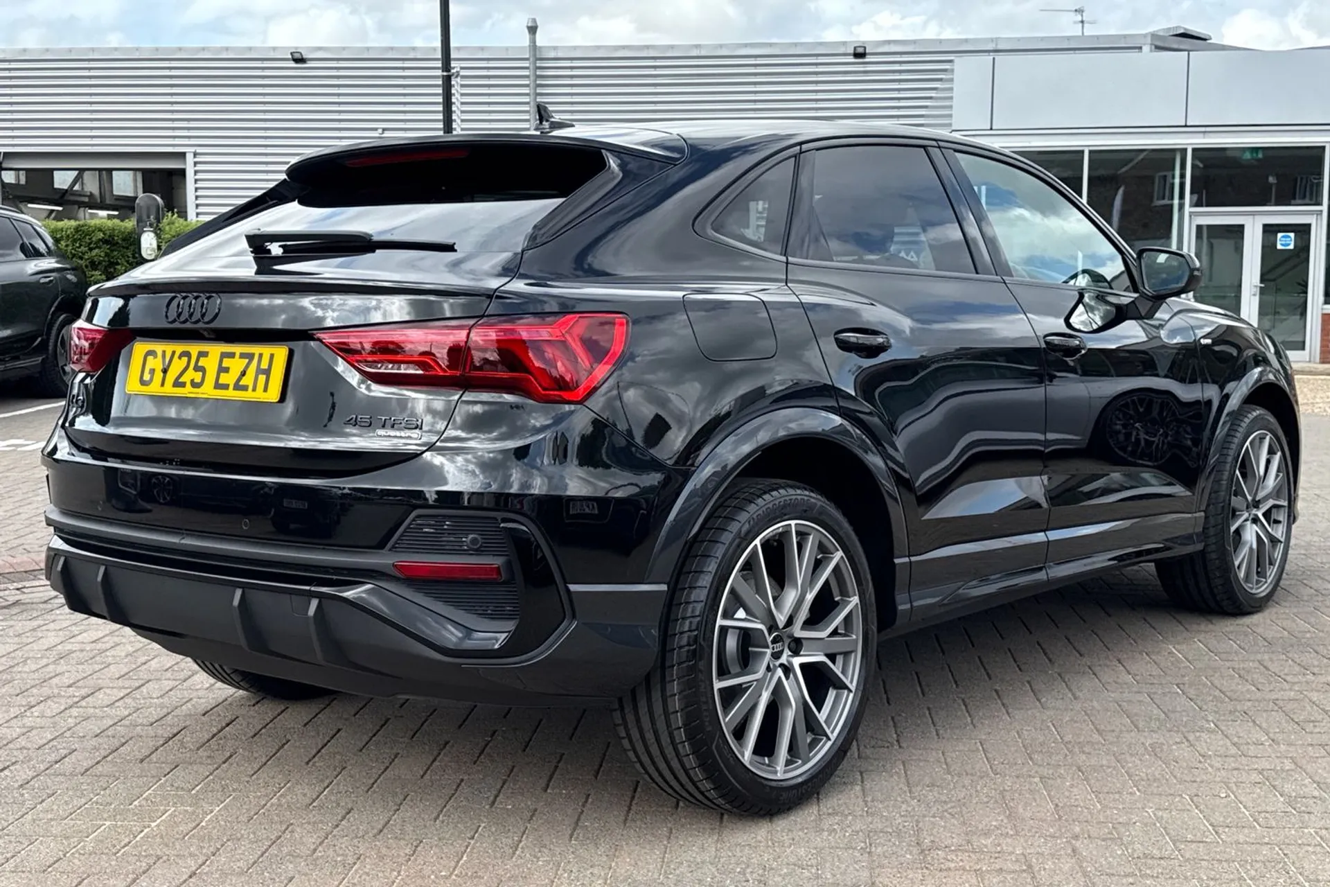 Audi Q3 thumbnail image number 33