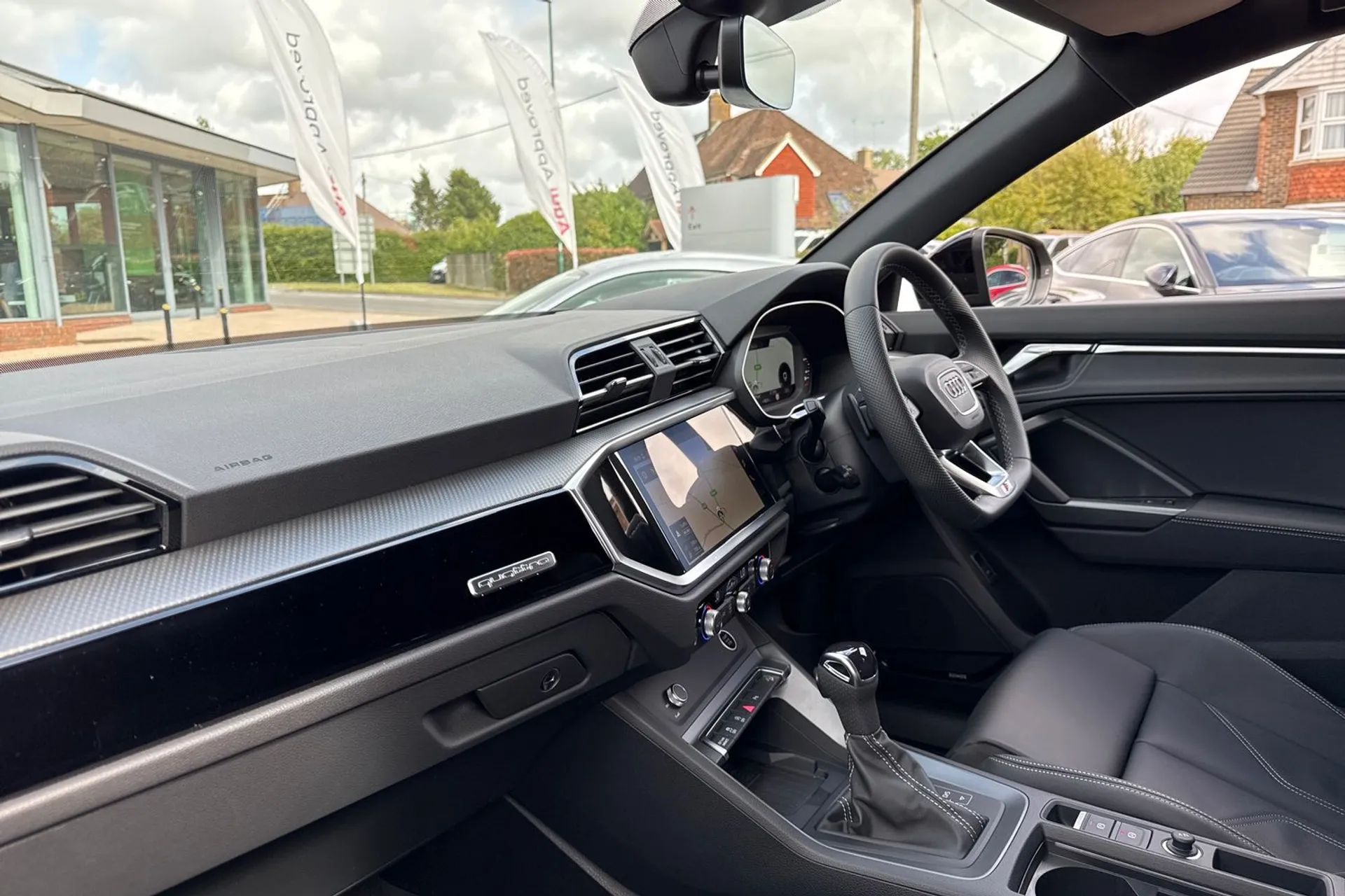 Audi Q3 thumbnail image number 31