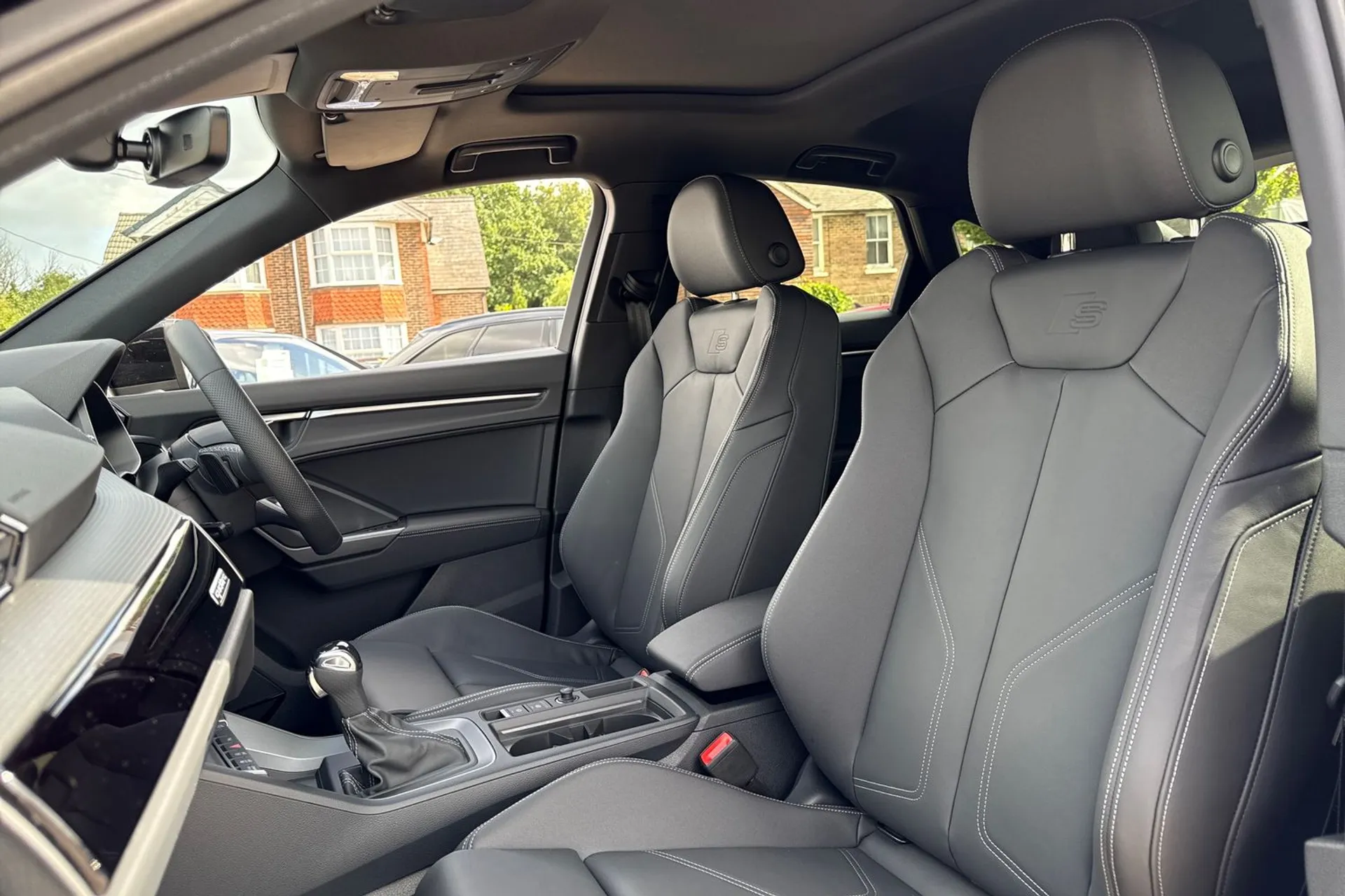 Audi Q3 thumbnail image number 32