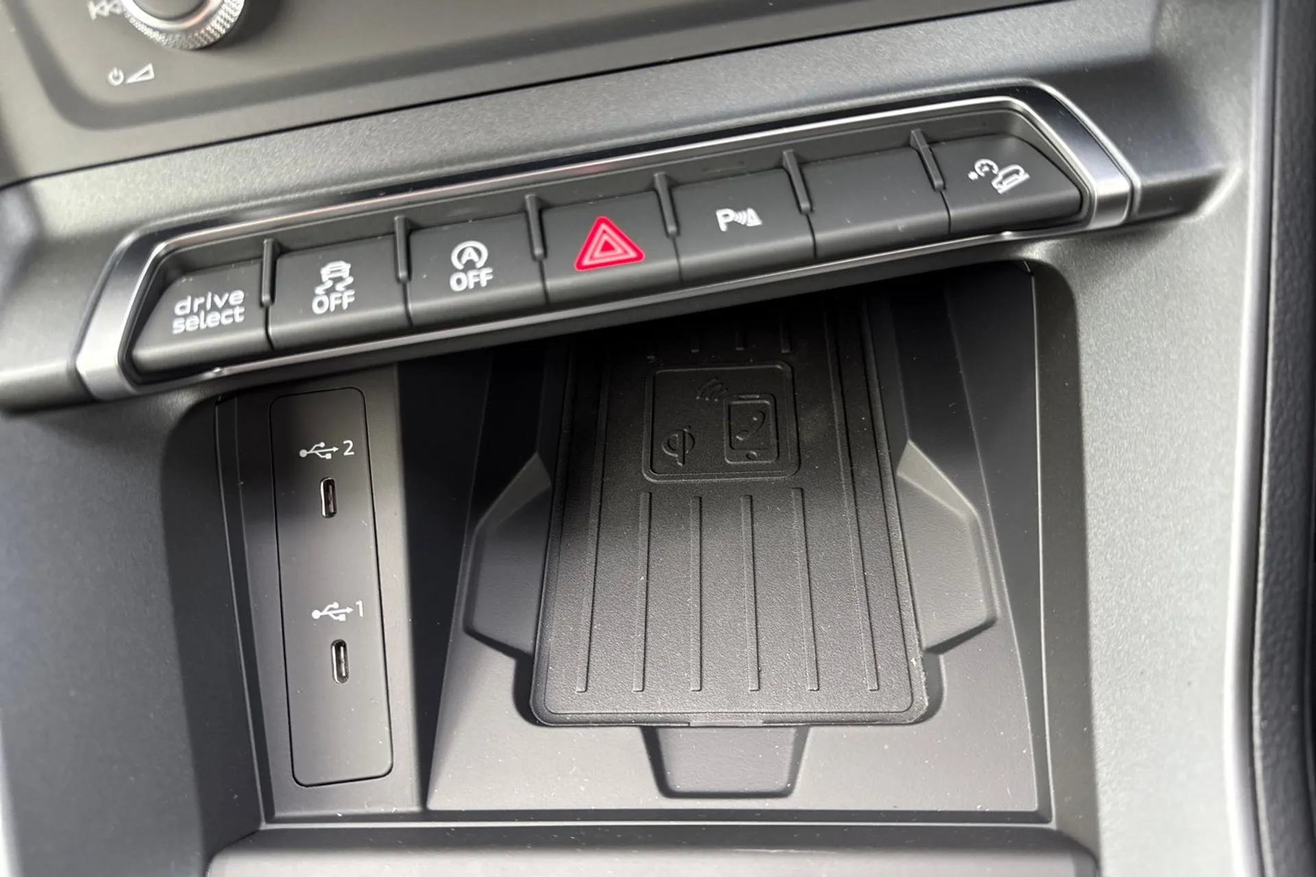 Audi Q3 thumbnail image number 16