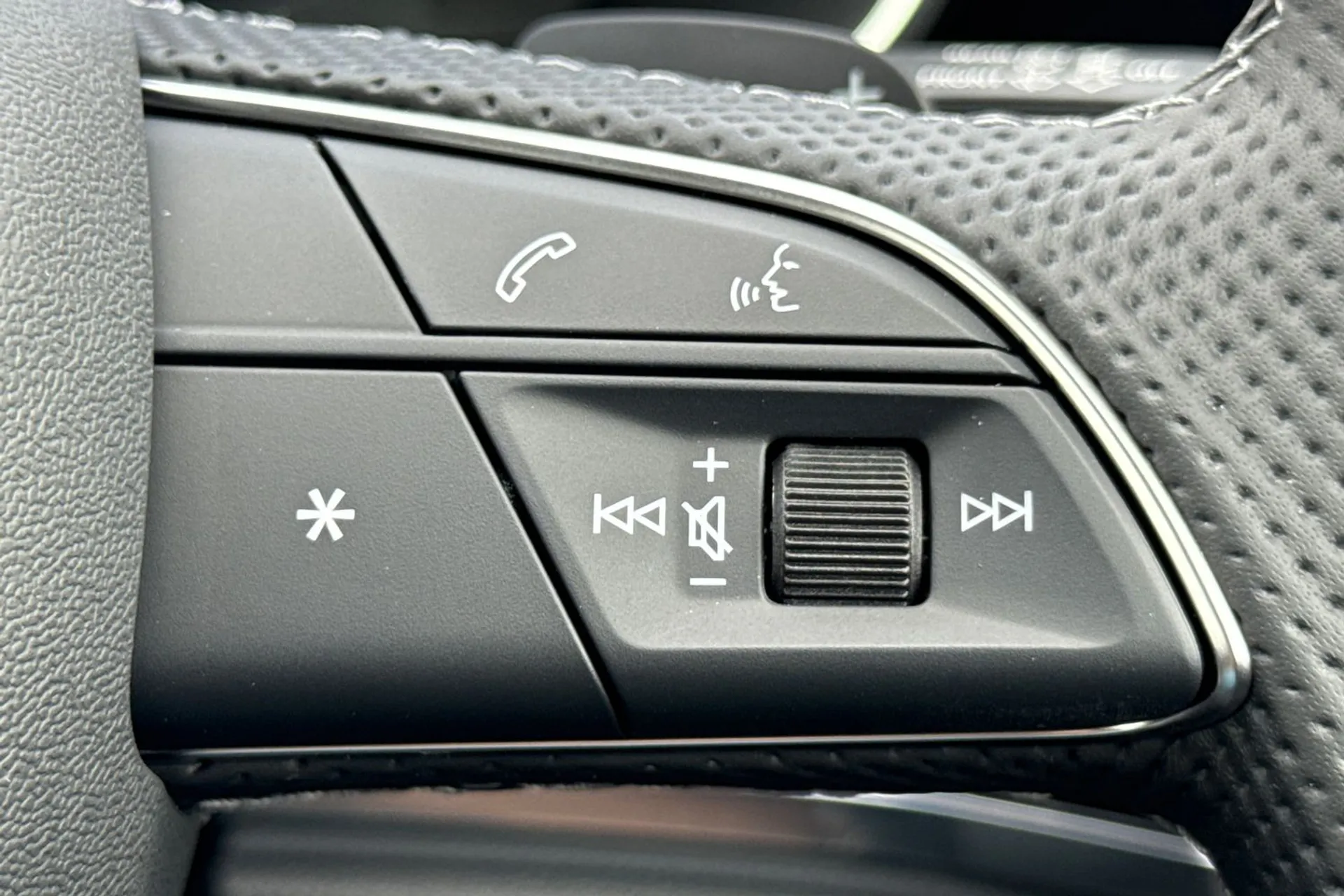 Audi Q3 thumbnail image number 24