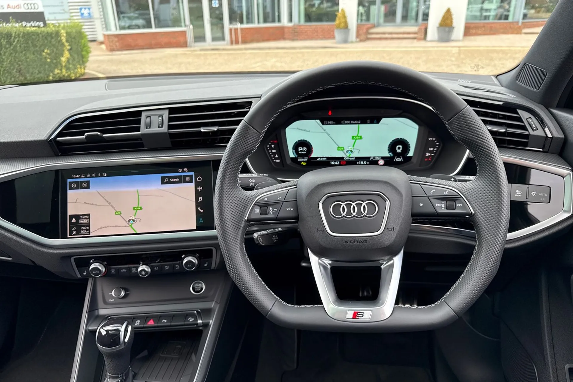 Audi Q3 thumbnail image number 7