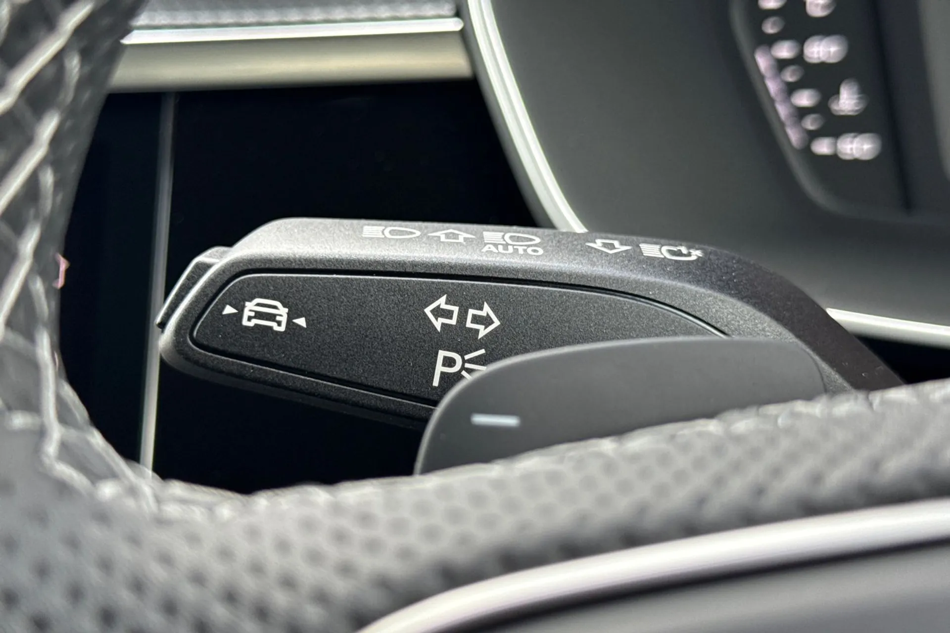 Audi Q3 thumbnail image number 20