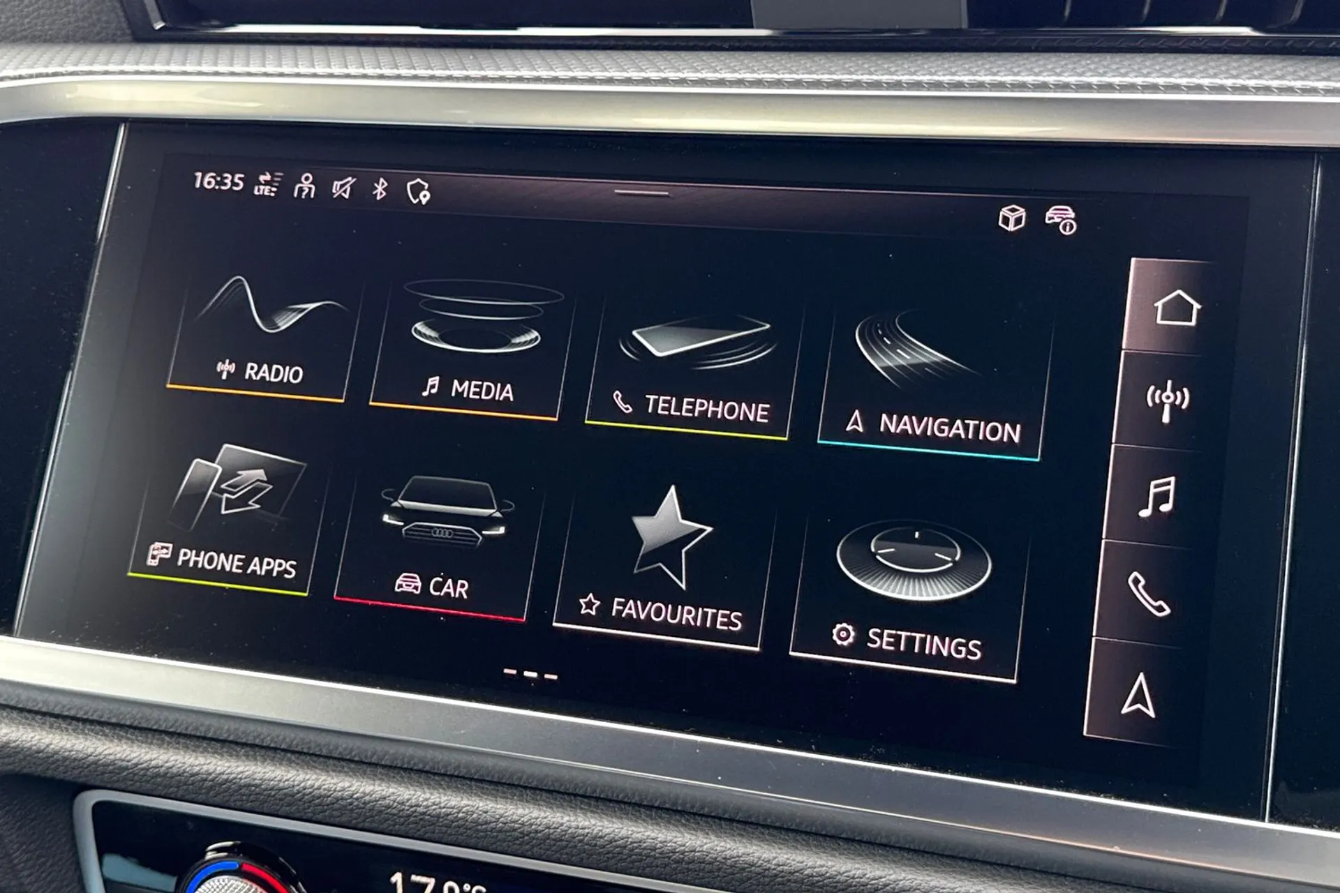 Audi Q3 thumbnail image number 13