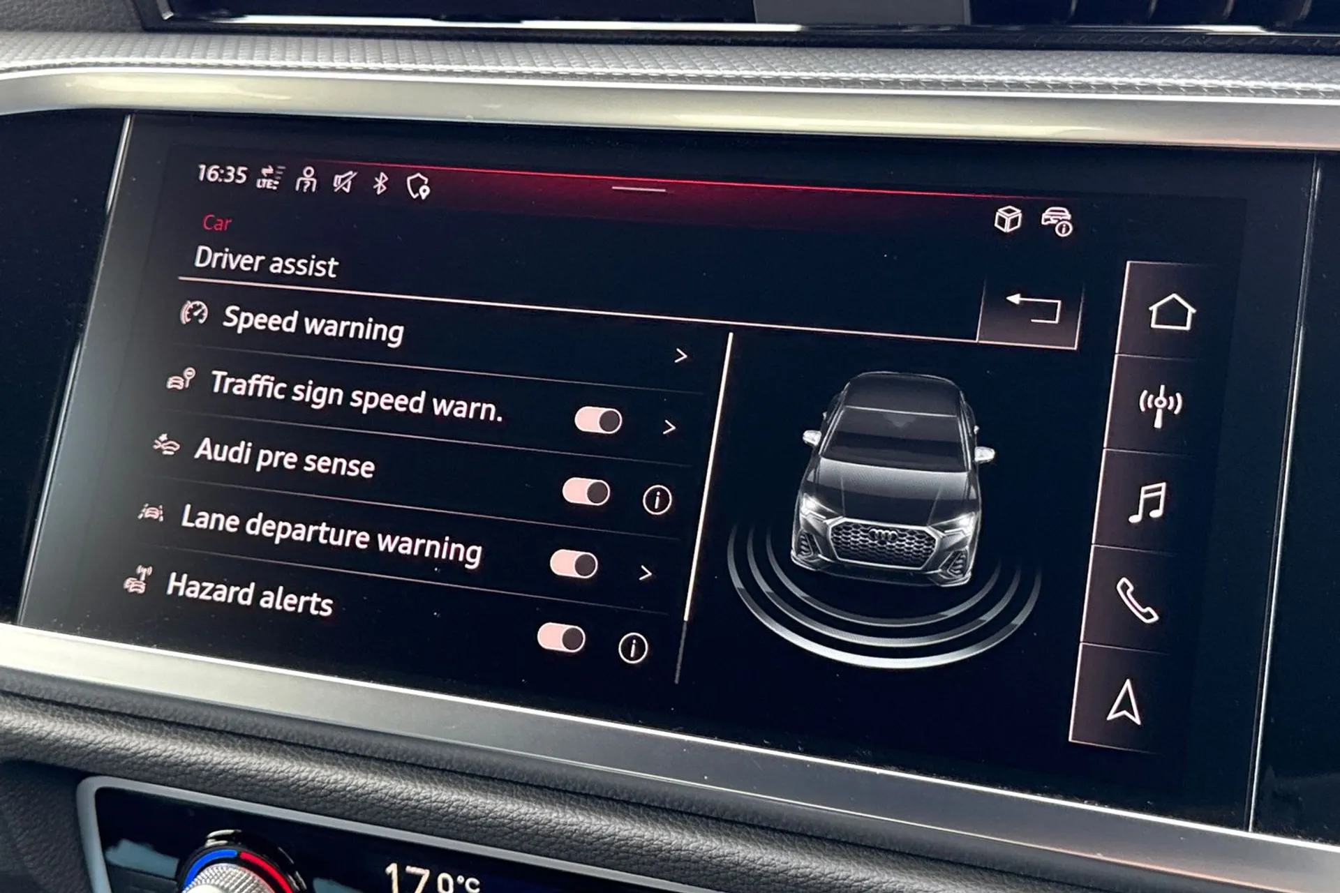 Audi Q3 thumbnail image number 12