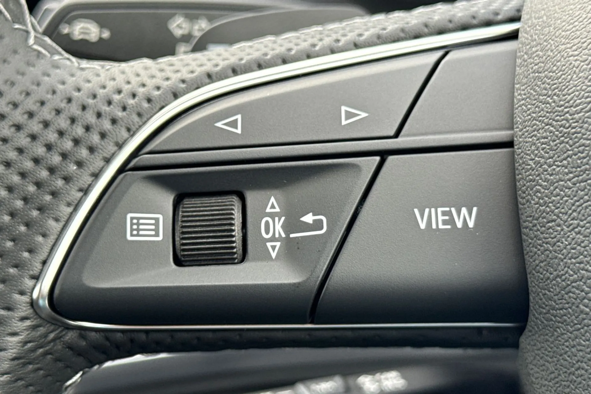 Audi Q3 thumbnail image number 23