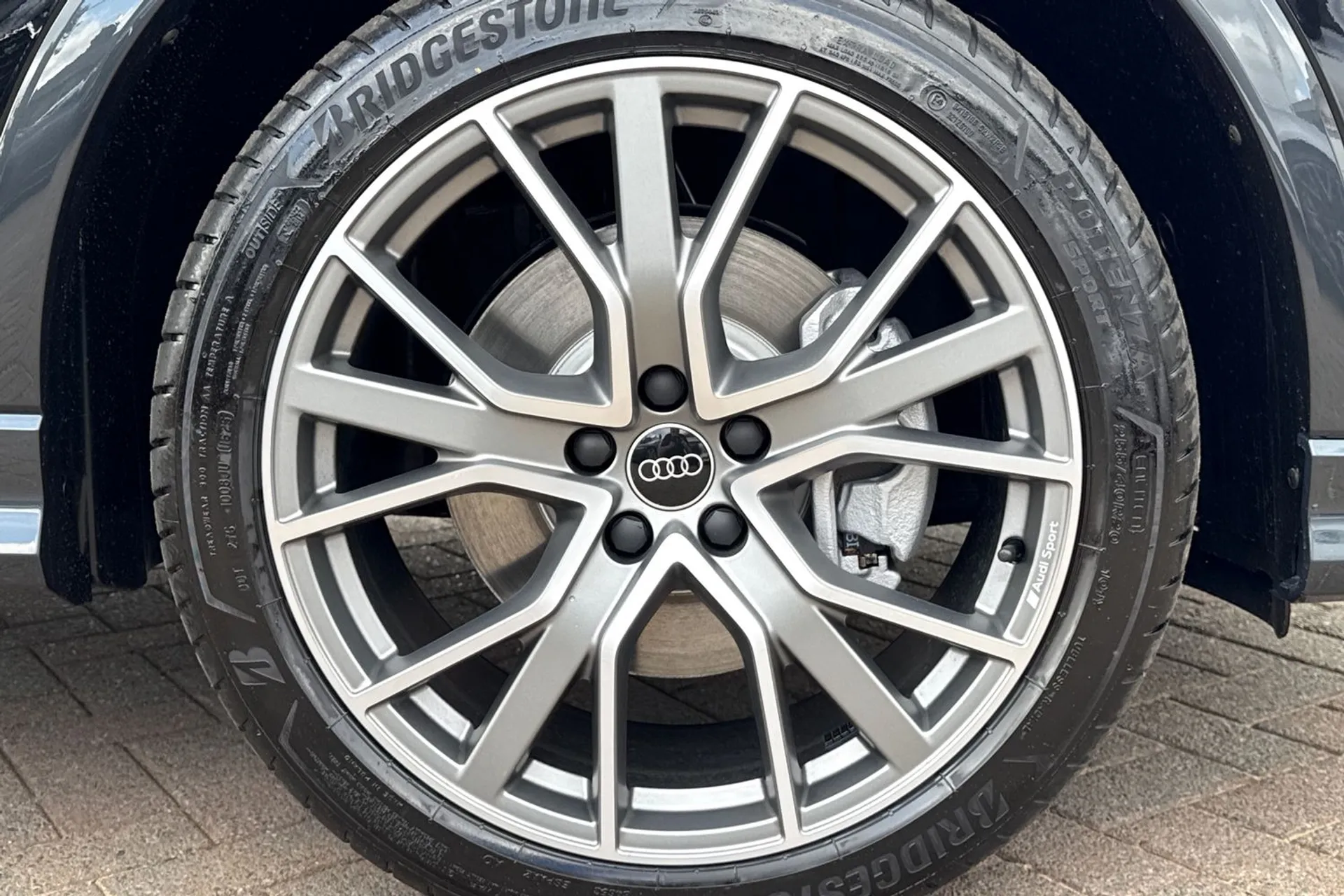 Audi Q3 thumbnail image number 9