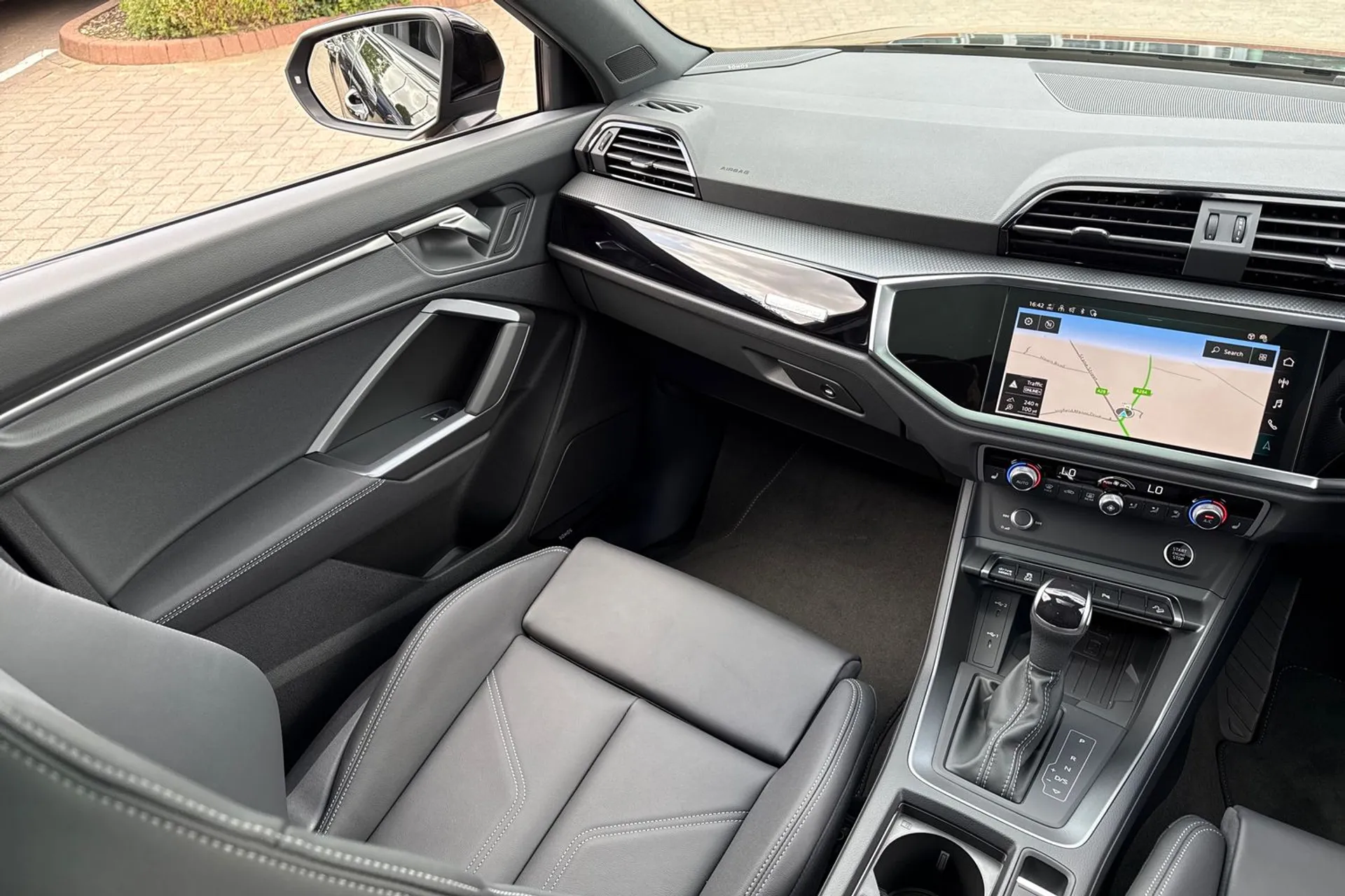 Audi Q3 thumbnail image number 44