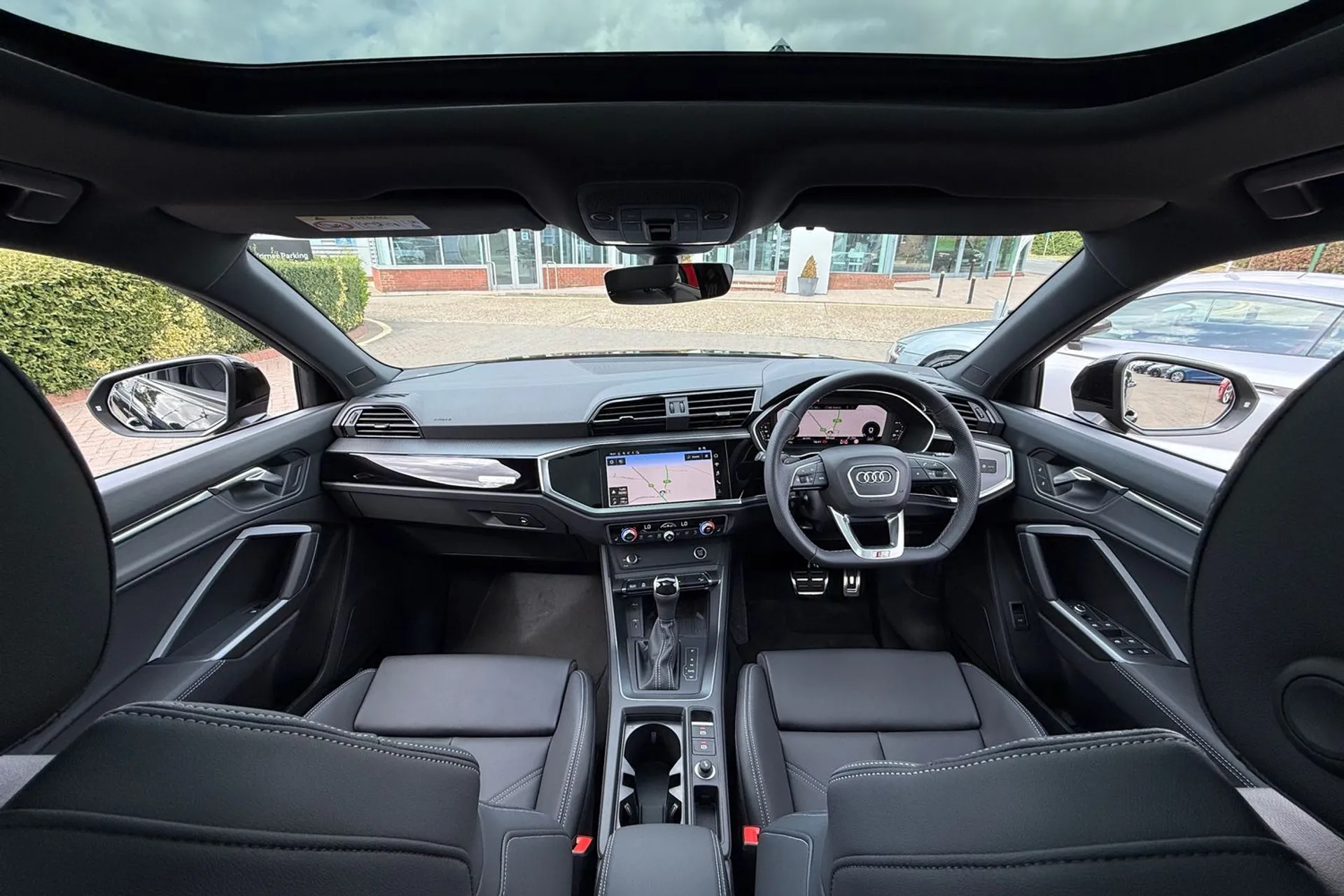 Audi Q3 thumbnail image number 3