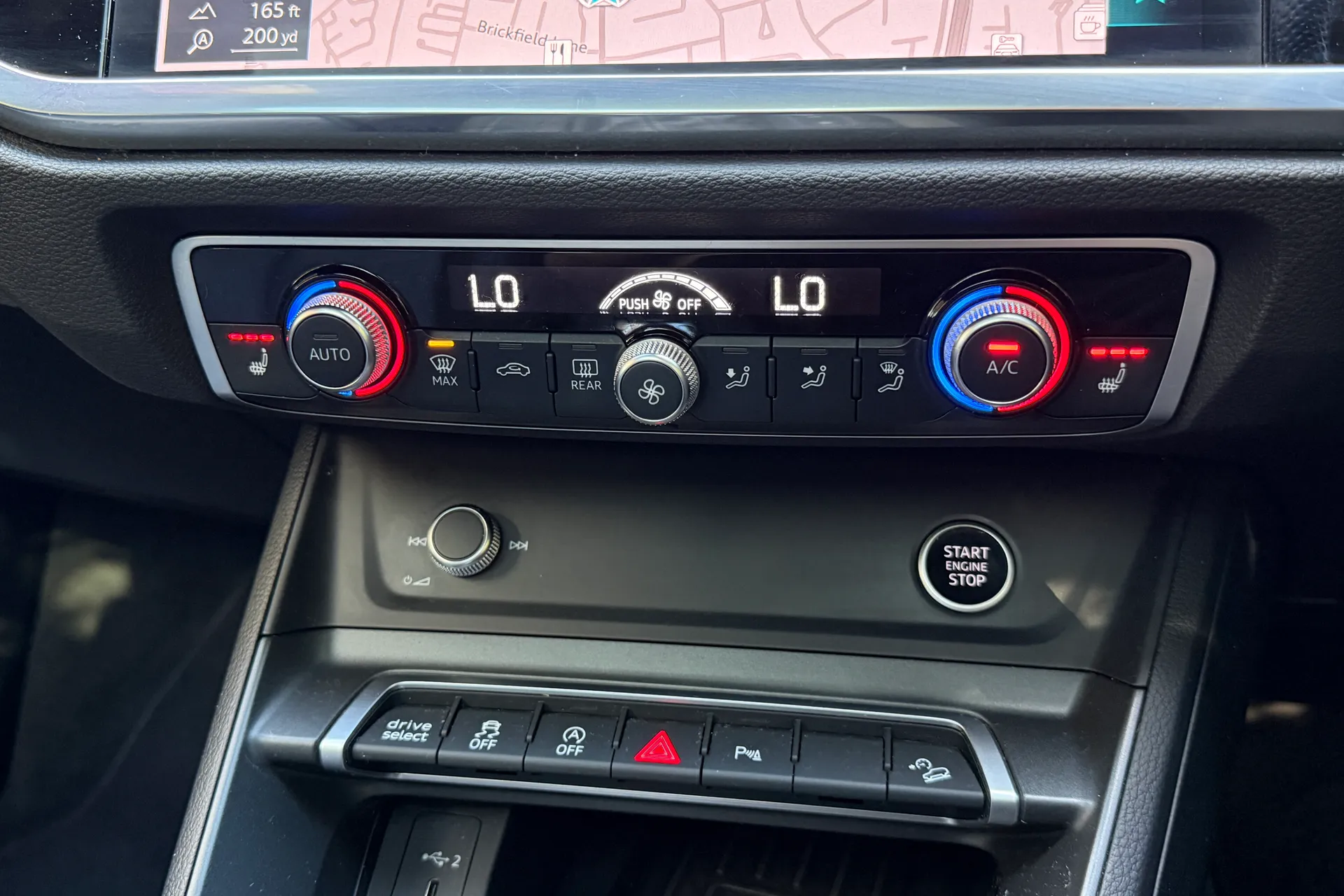 Audi Q3 thumbnail image number 19