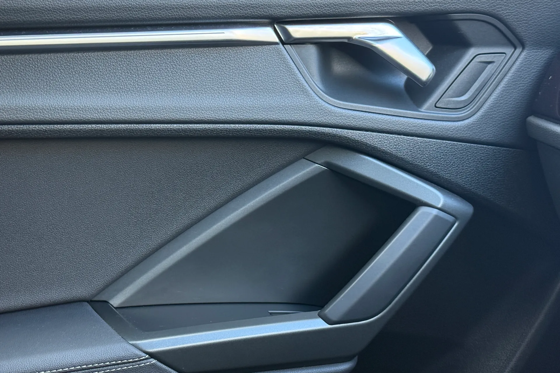 Audi Q3 thumbnail image number 25