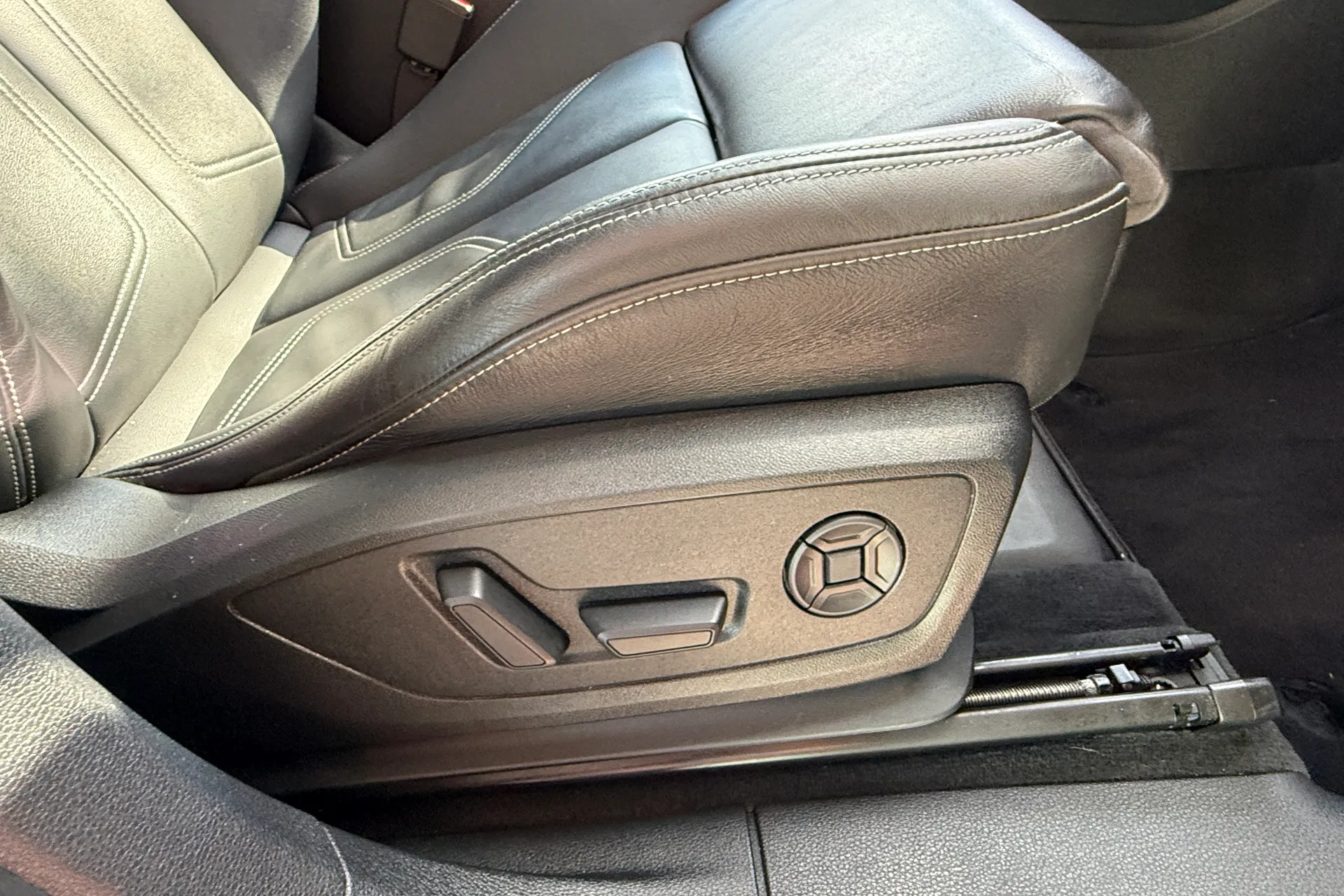 Audi Q3 thumbnail image number 31