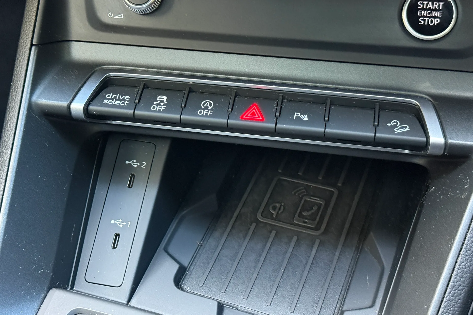 Audi Q3 thumbnail image number 20
