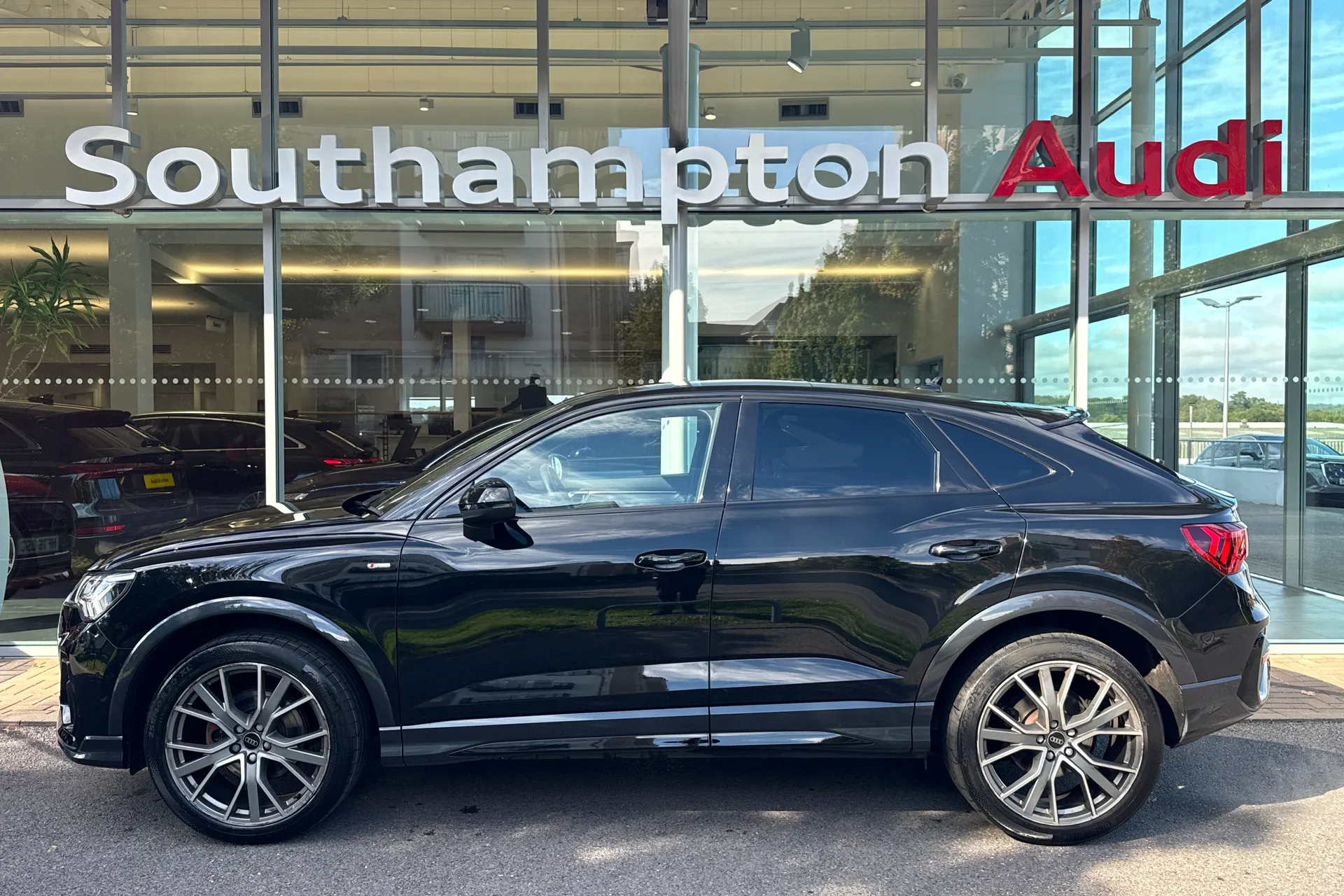Audi Q3 thumbnail image number 47