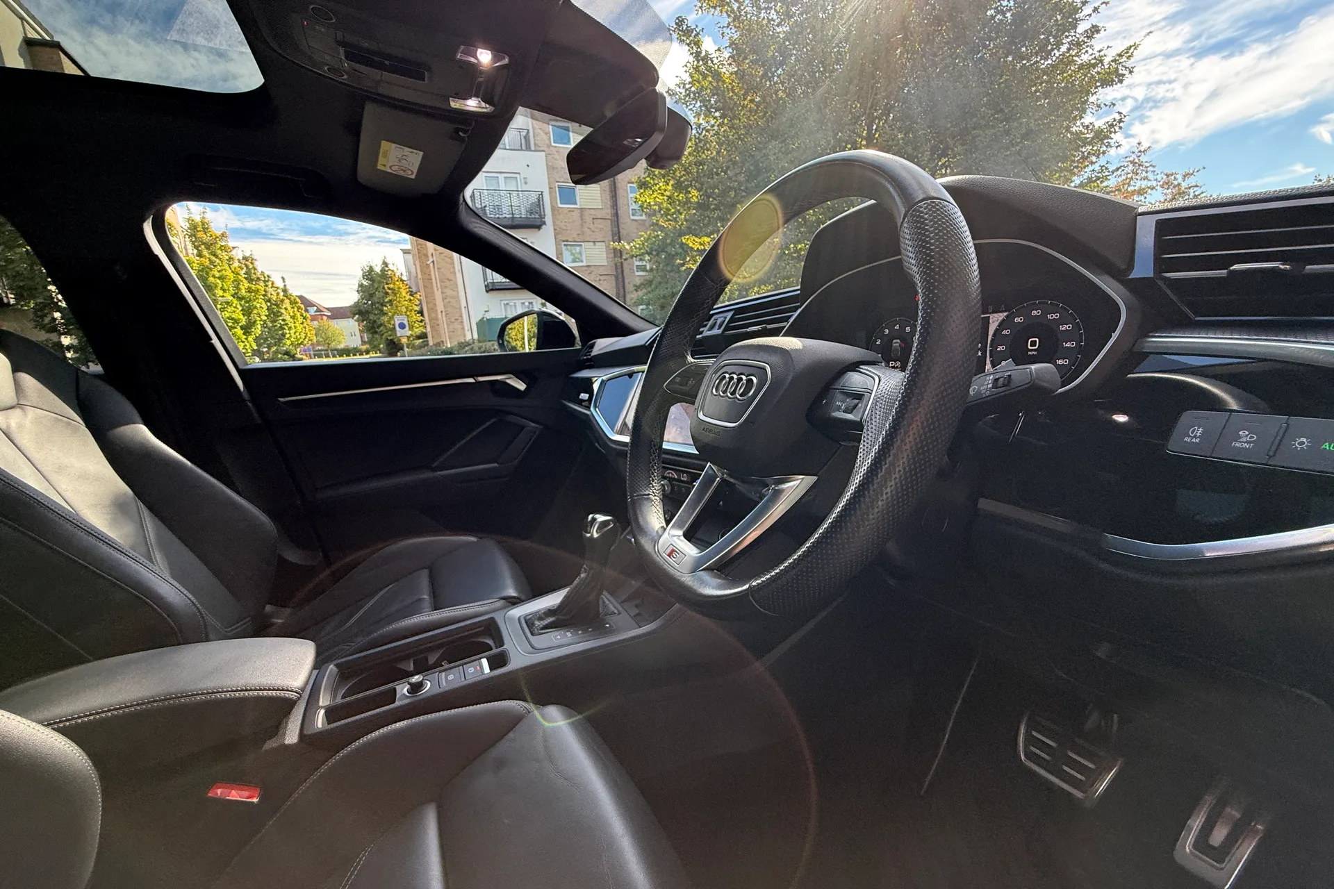 Audi Q3 thumbnail image number 30