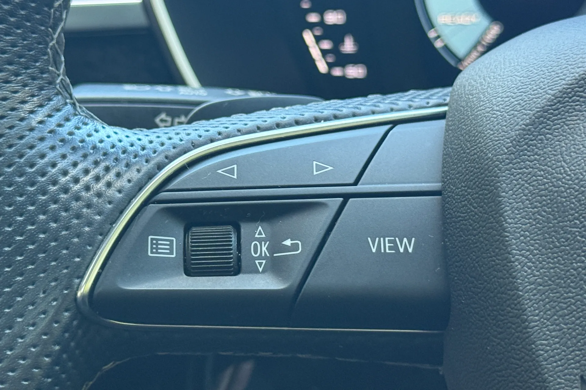 Audi Q3 thumbnail image number 12