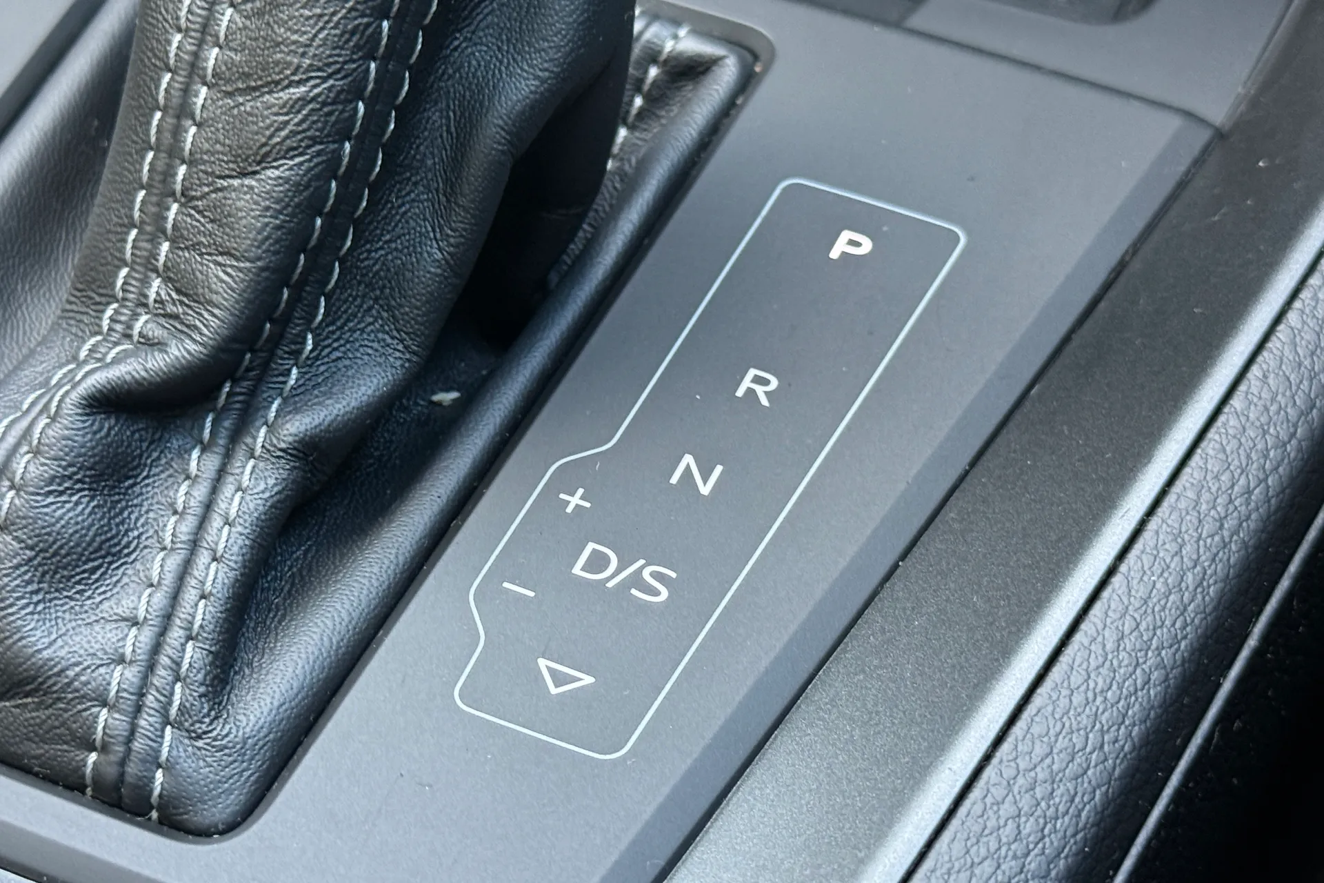 Audi Q3 thumbnail image number 21