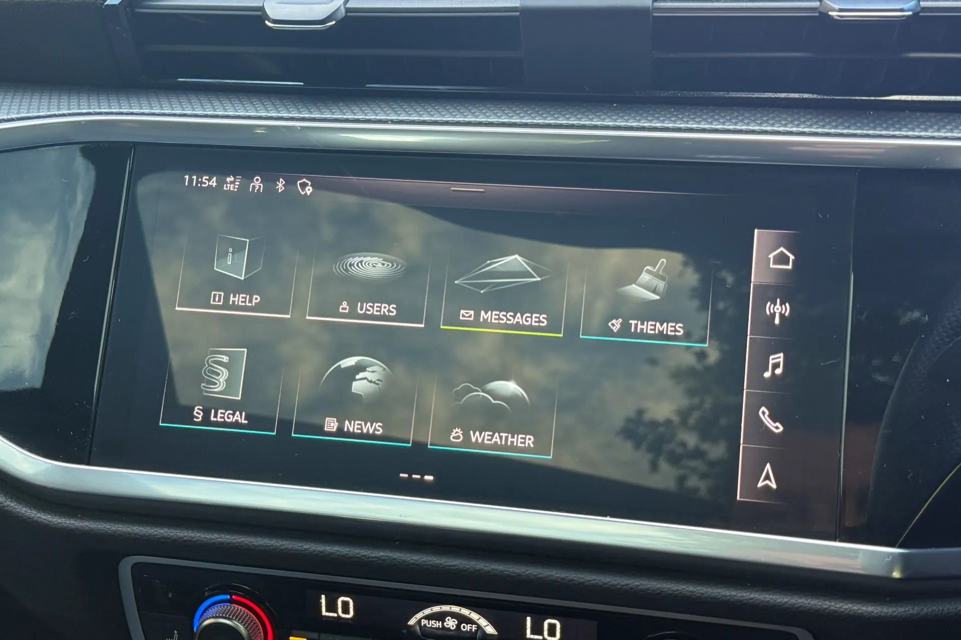 Audi Q3 thumbnail image number 17