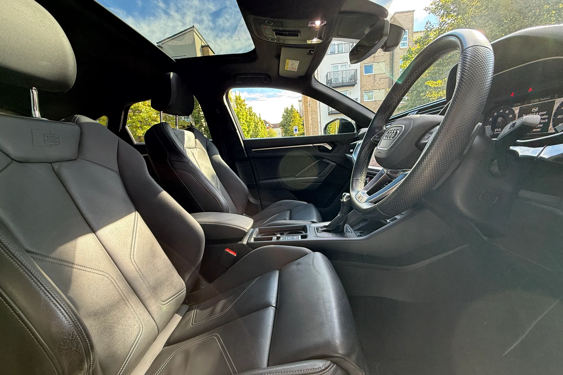 Audi Q3 thumbnail image number 28