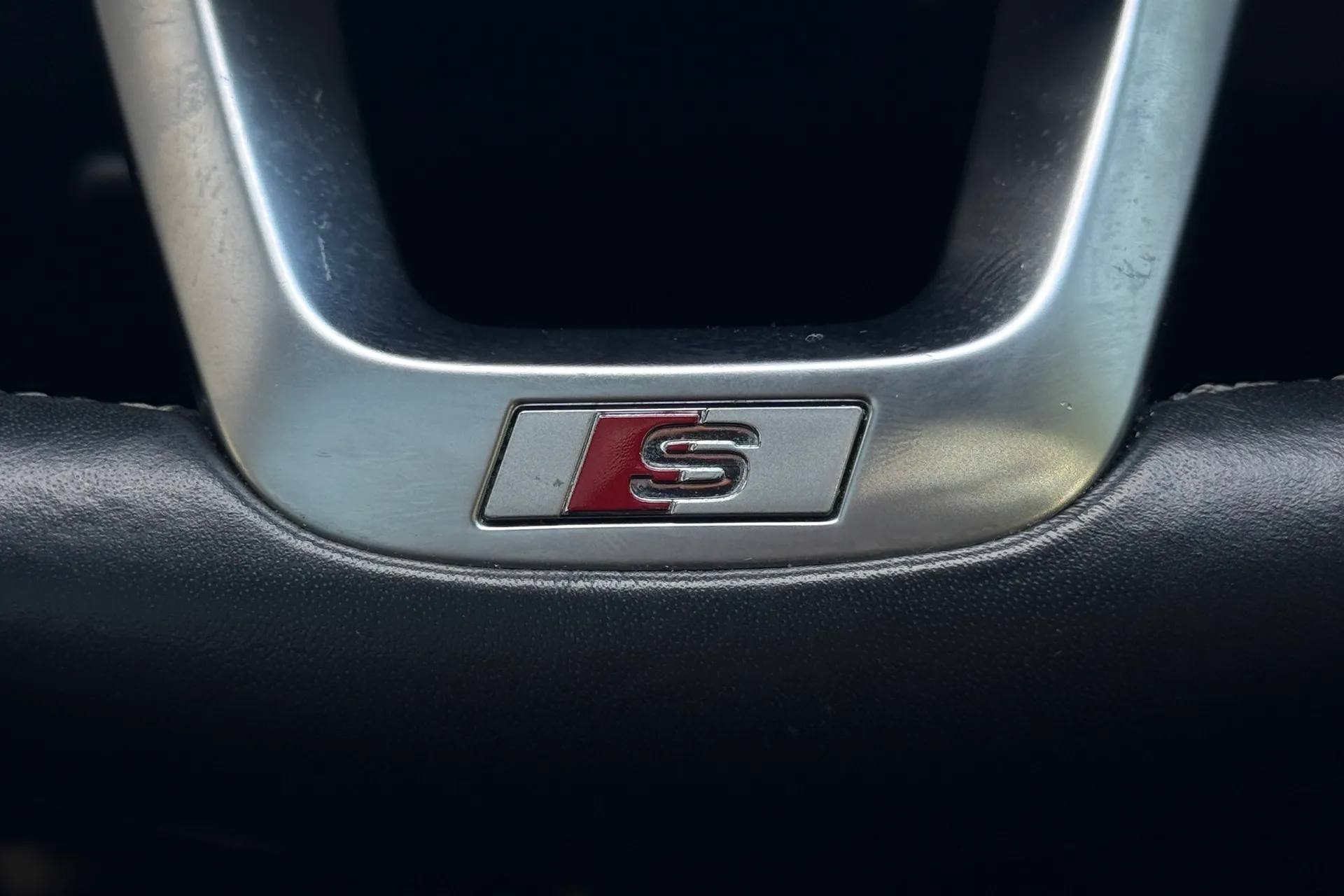 Audi Q3 thumbnail image number 15