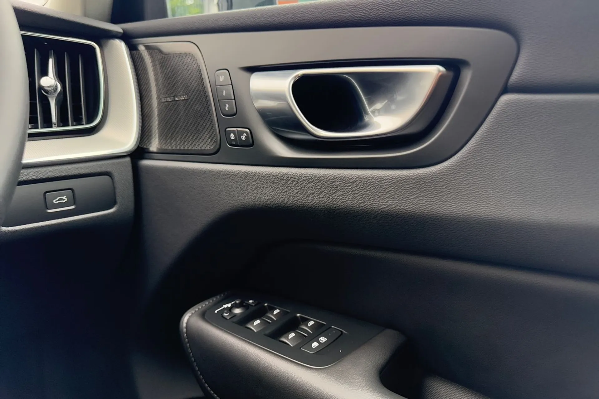 Volvo XC60 thumbnail image number 42