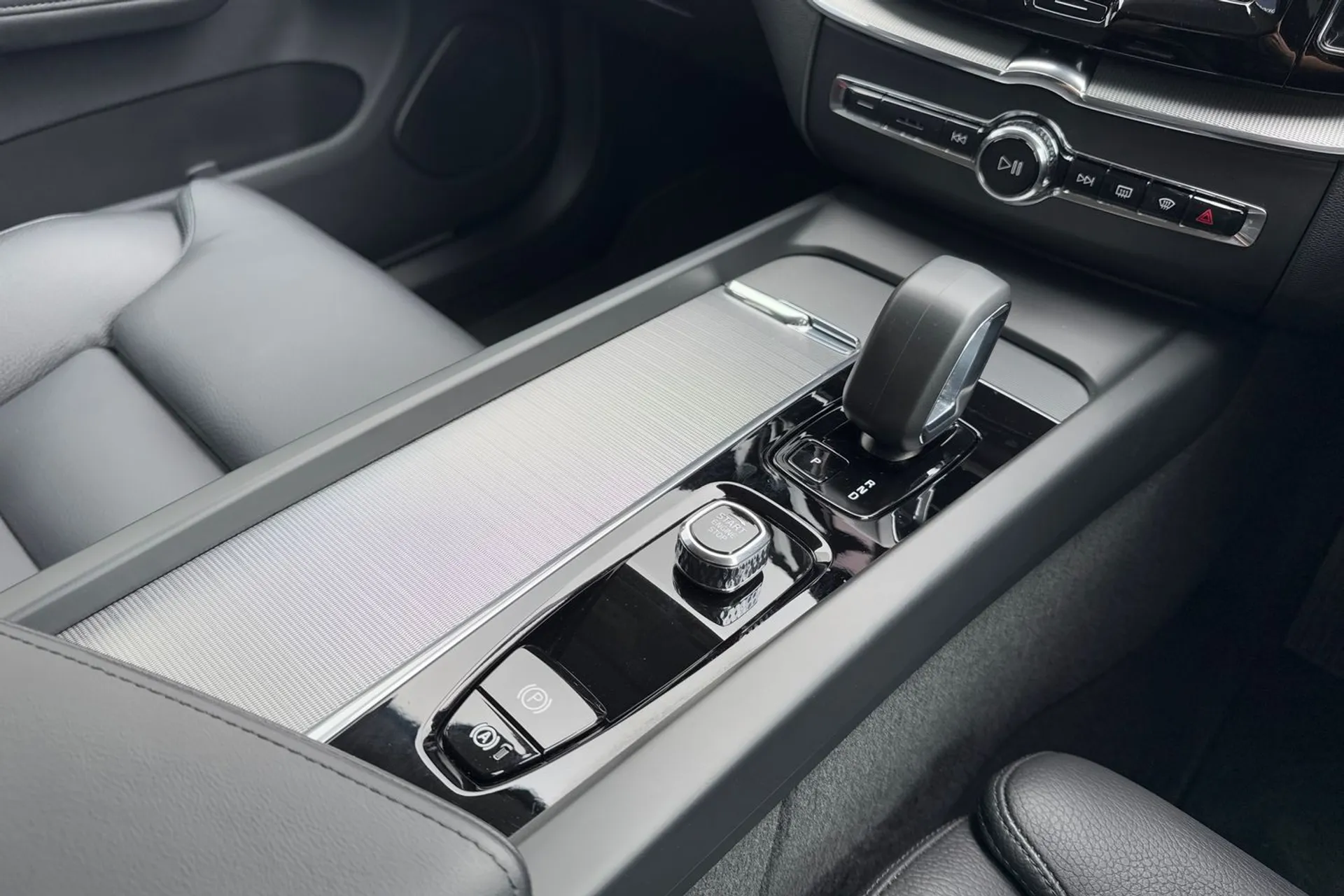 Volvo XC60 thumbnail image number 43
