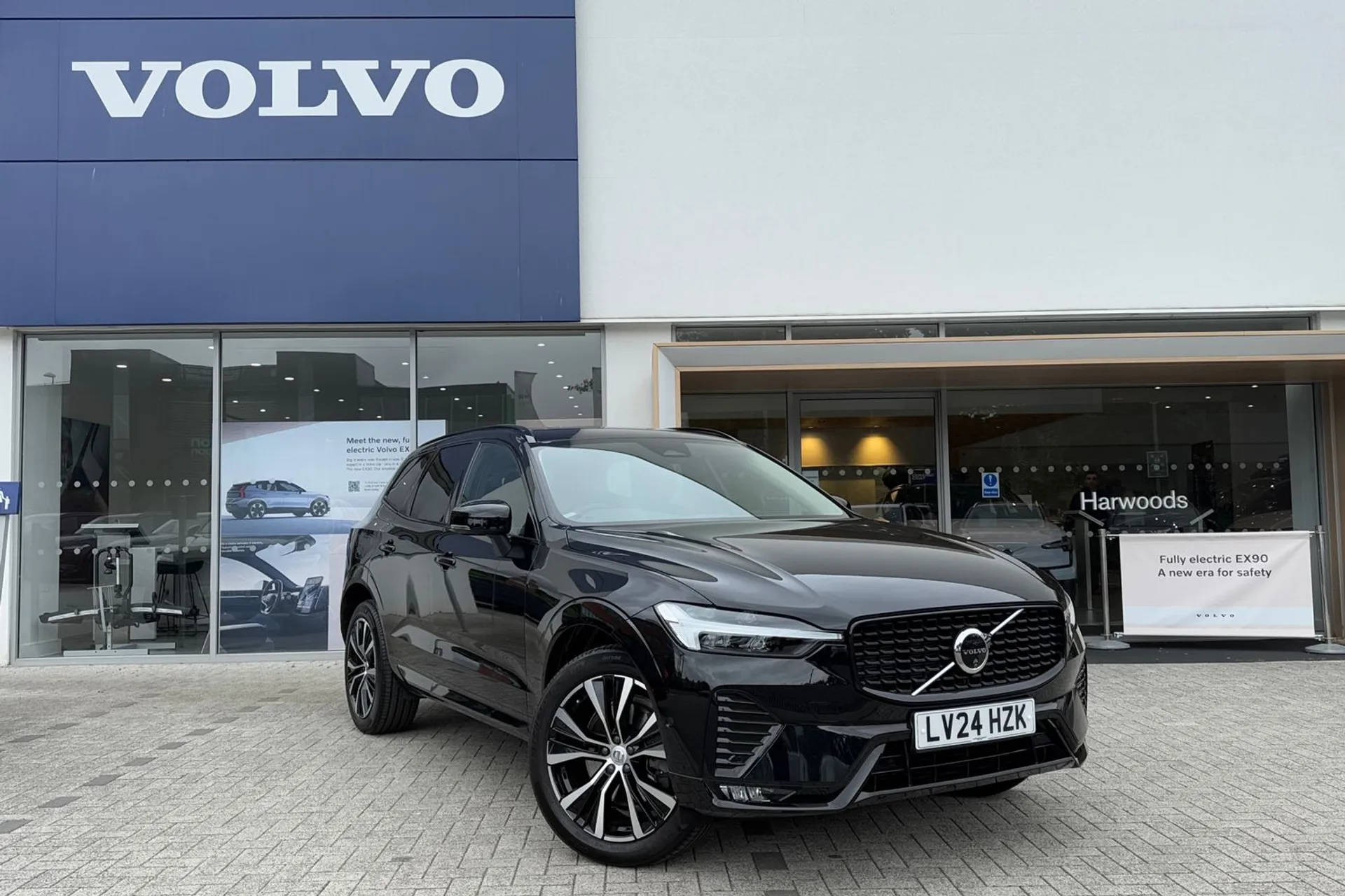 Volvo XC60 focused image