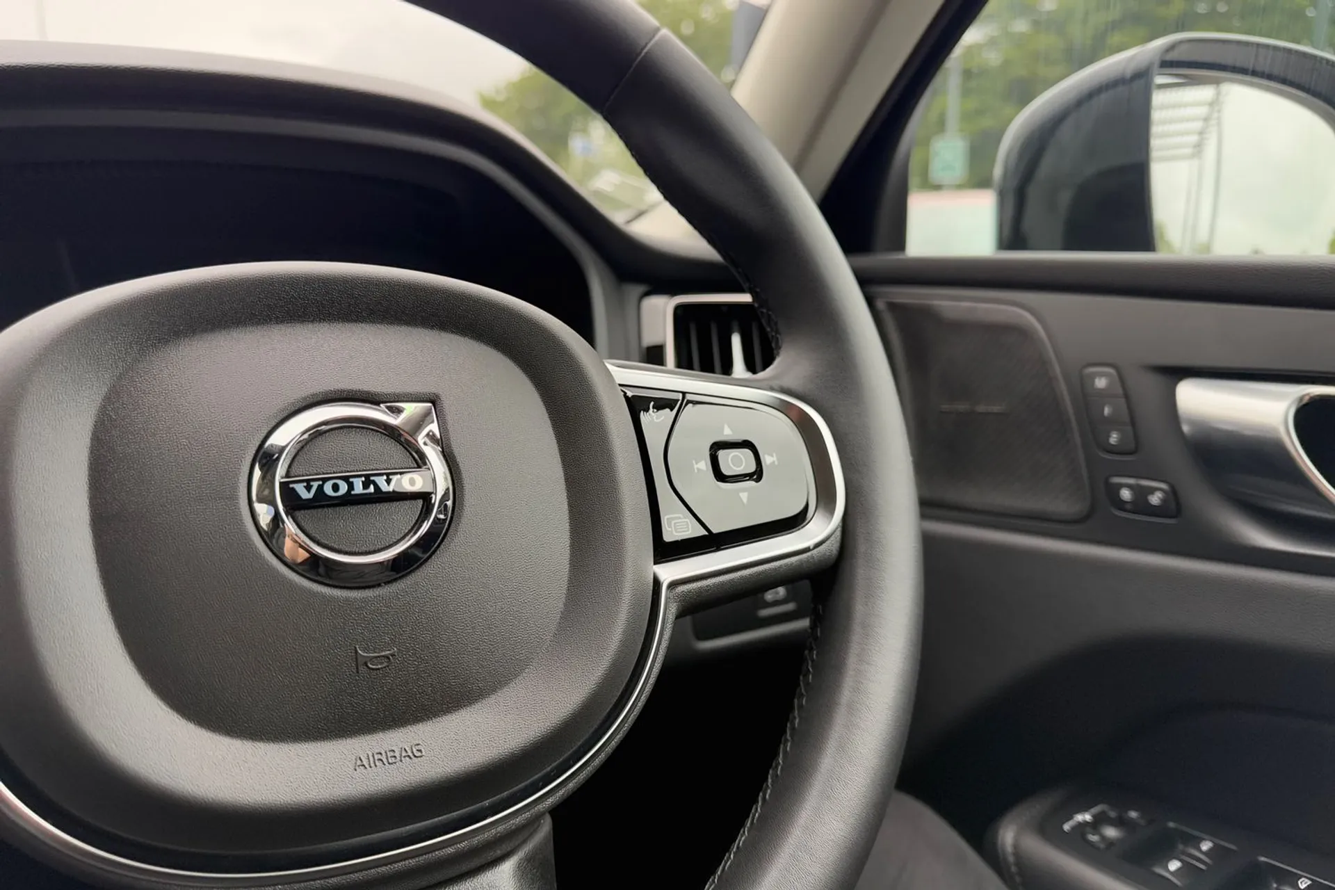 Volvo XC60 thumbnail image number 36