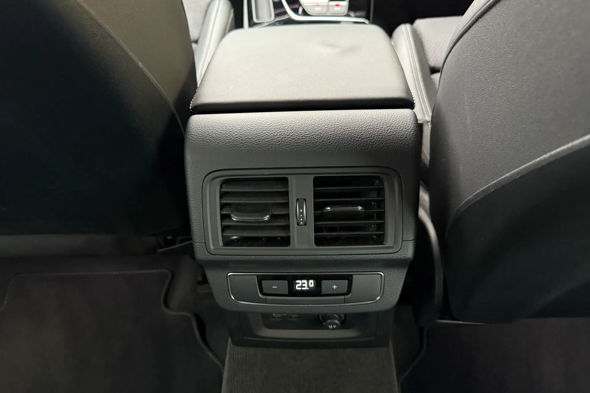 Audi Q5 thumbnail image number 45