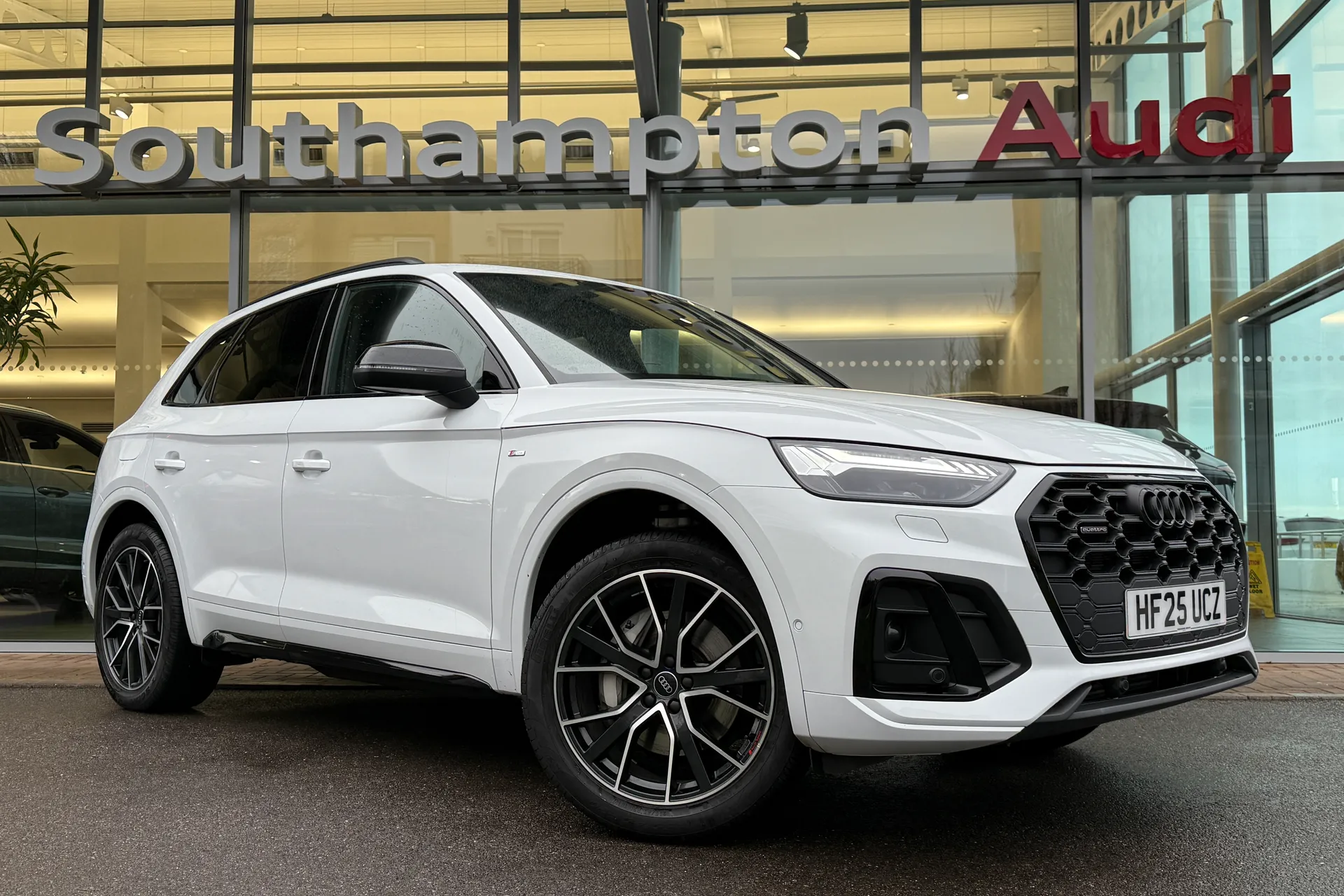 Audi Q5 focused image