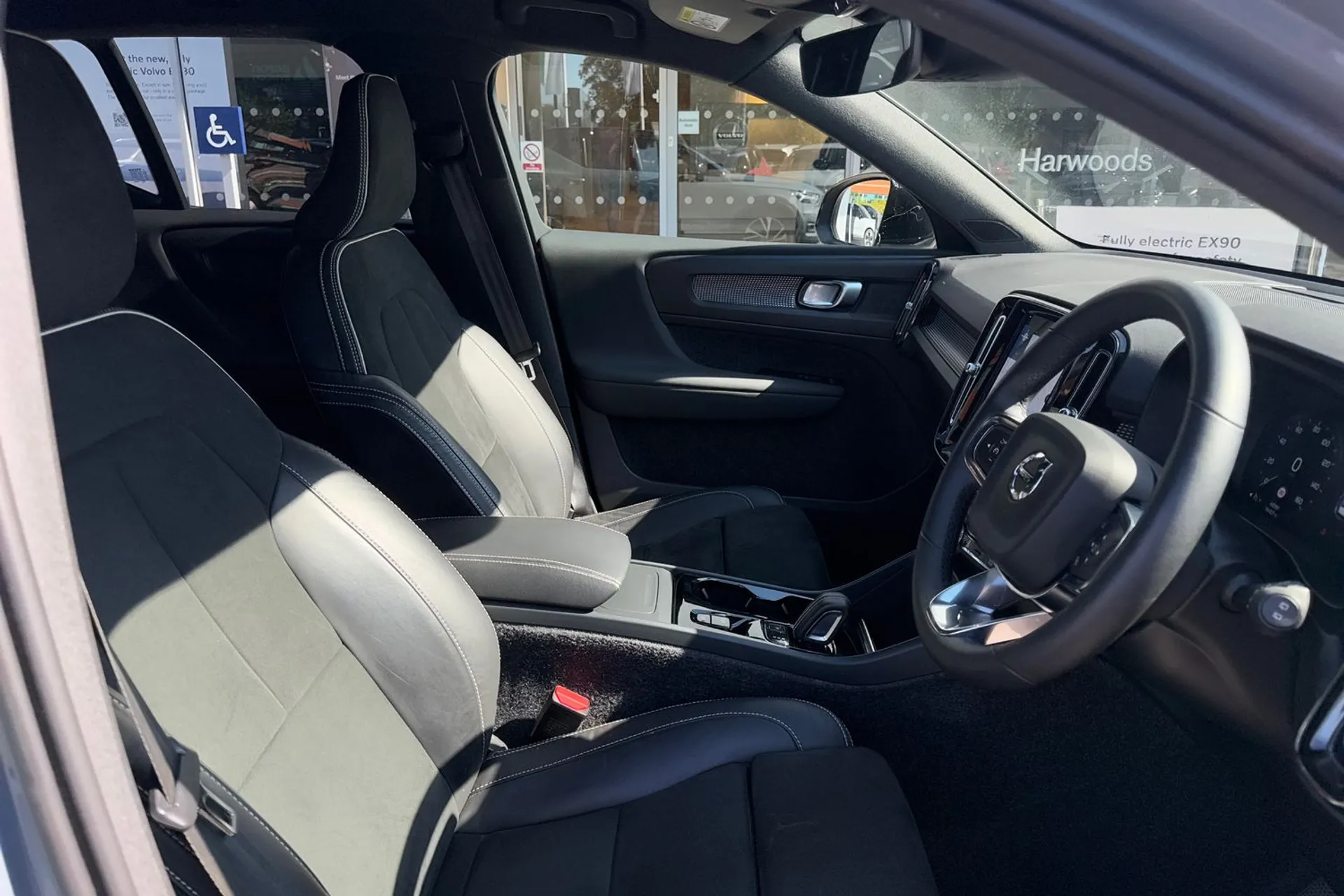 Volvo XC40 thumbnail image number 24