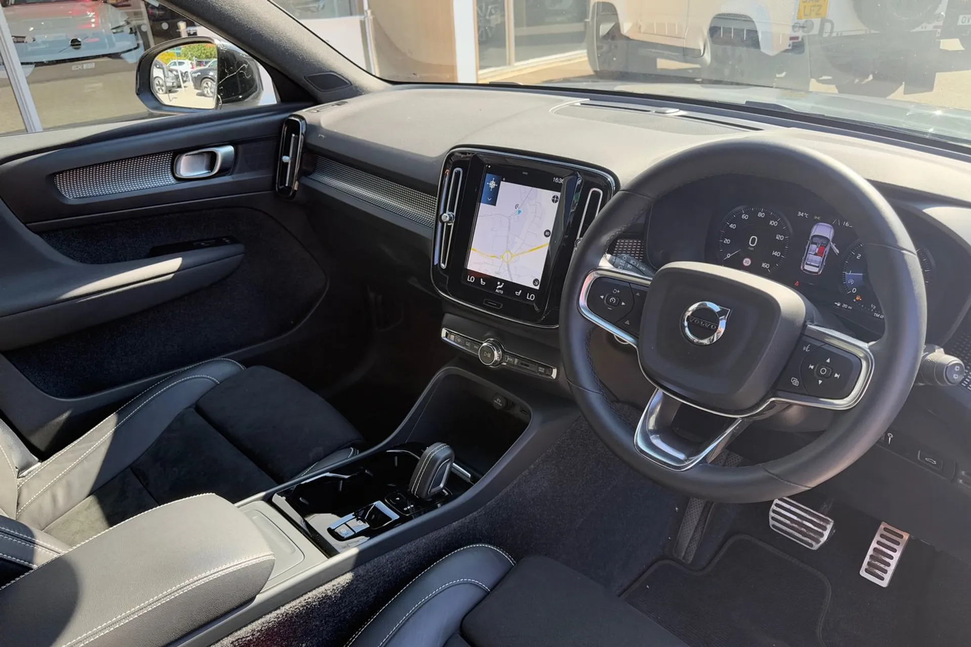 Volvo XC40 thumbnail image number 4
