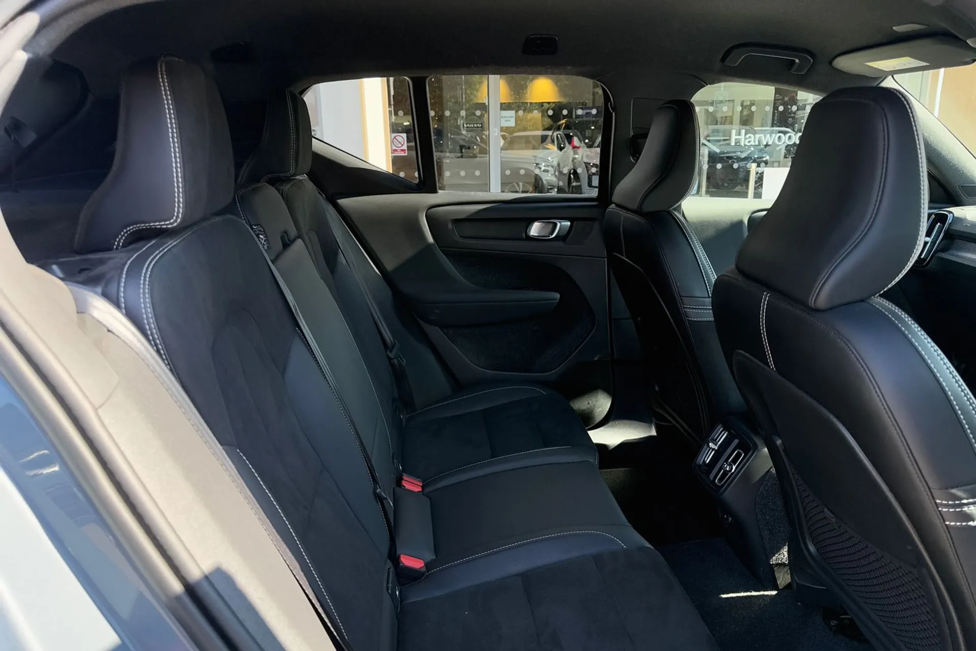 Volvo XC40 thumbnail image number 21