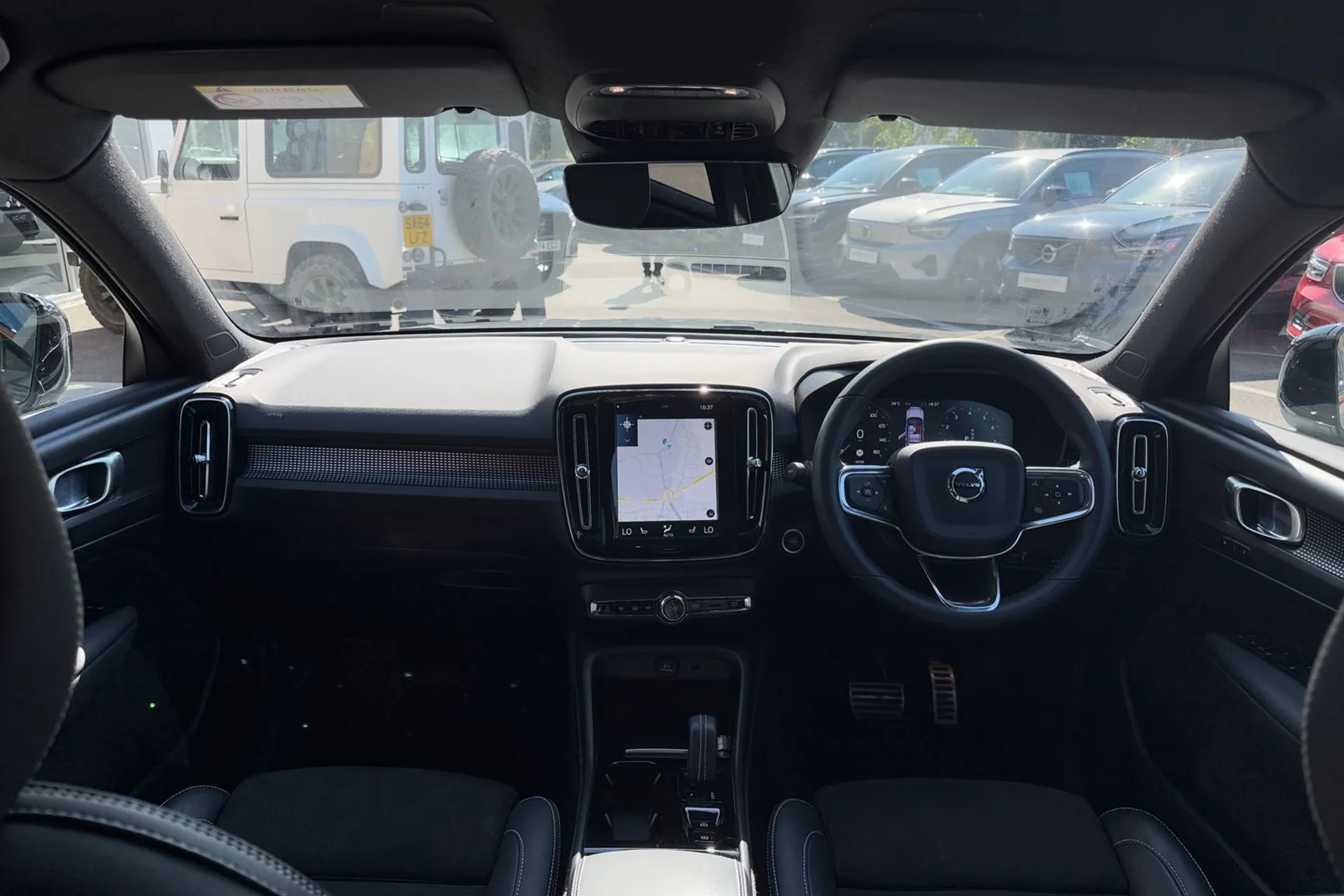 Volvo XC40 thumbnail image number 3