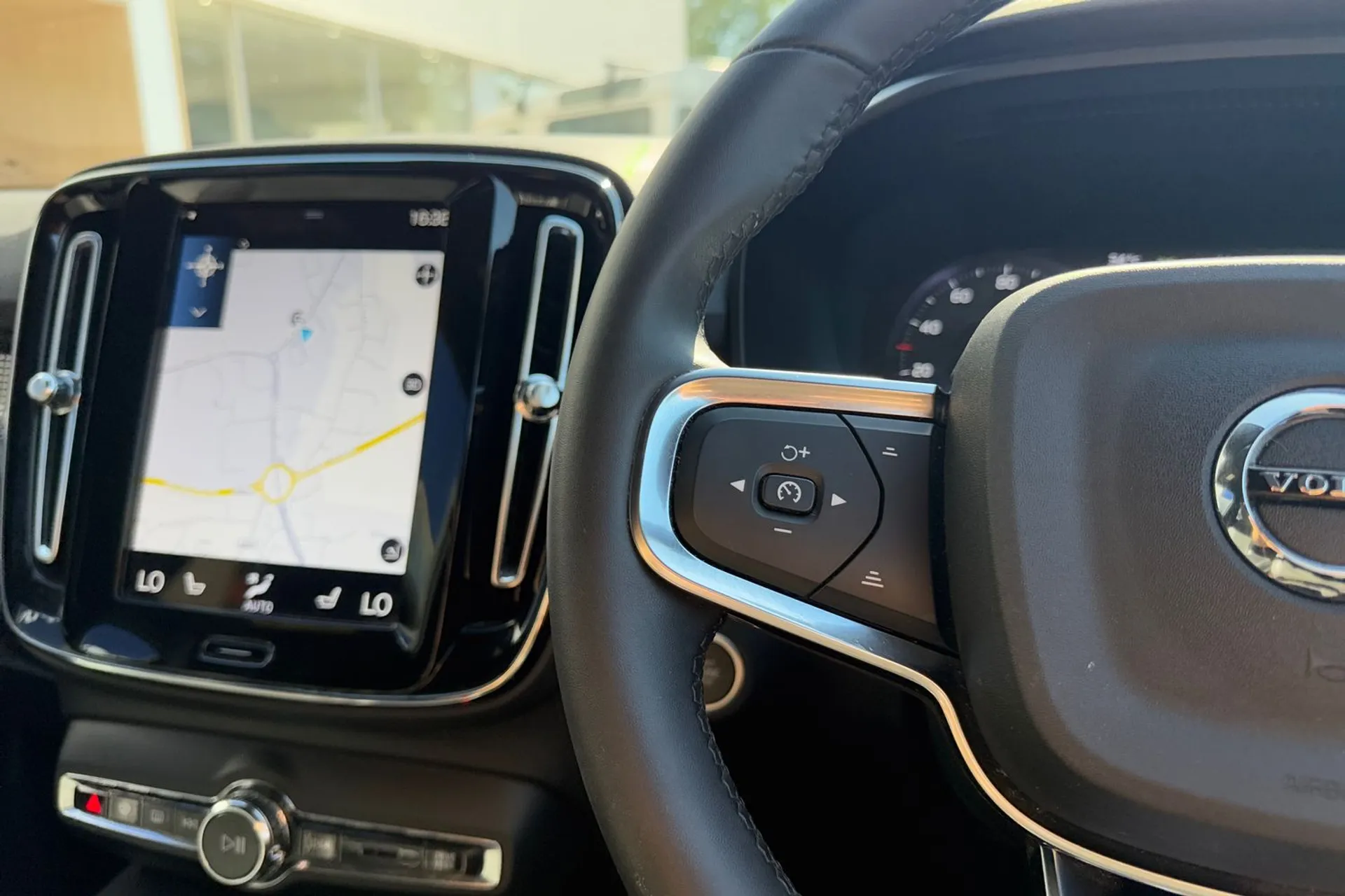 Volvo XC40 thumbnail image number 34