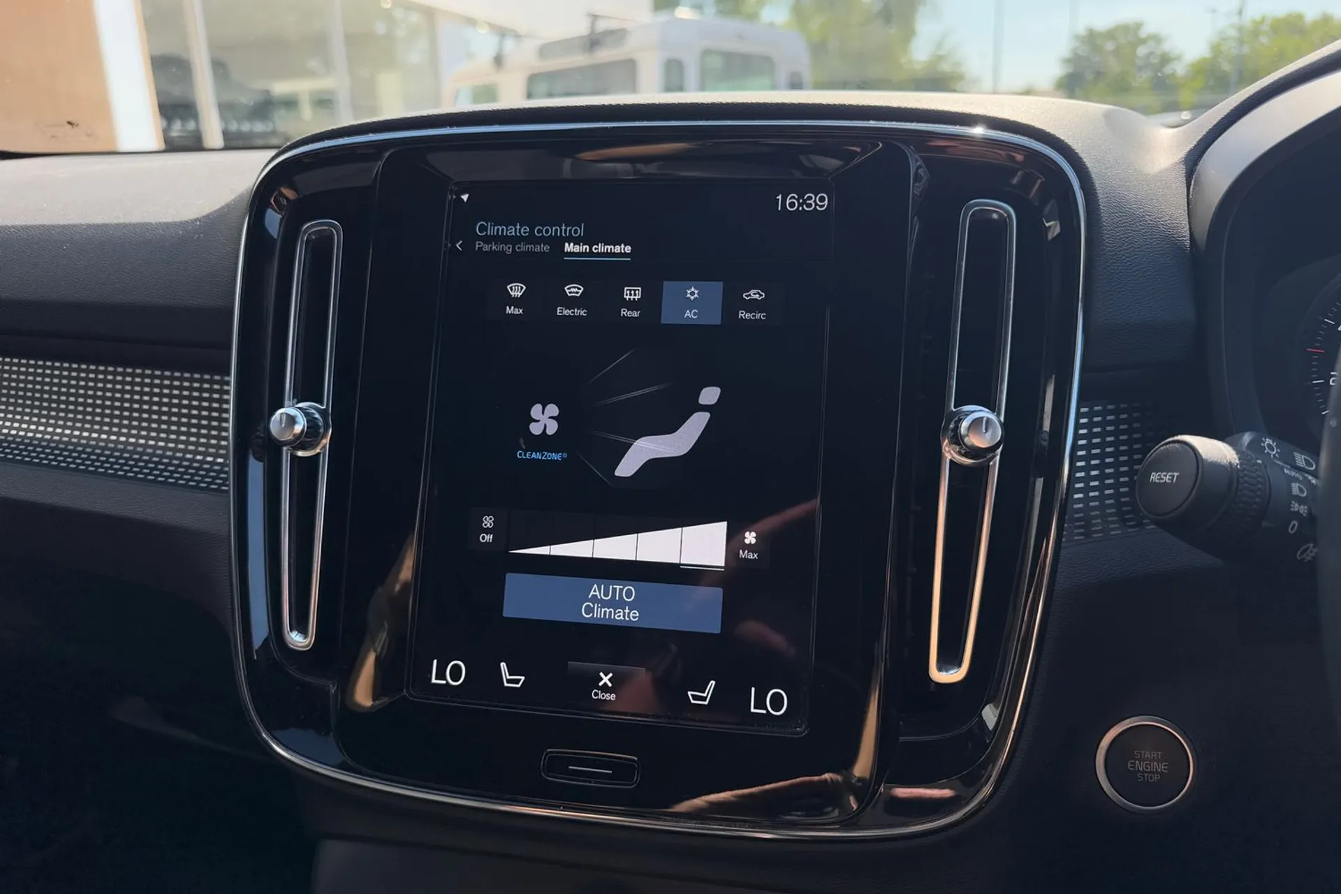 Volvo XC40 thumbnail image number 37
