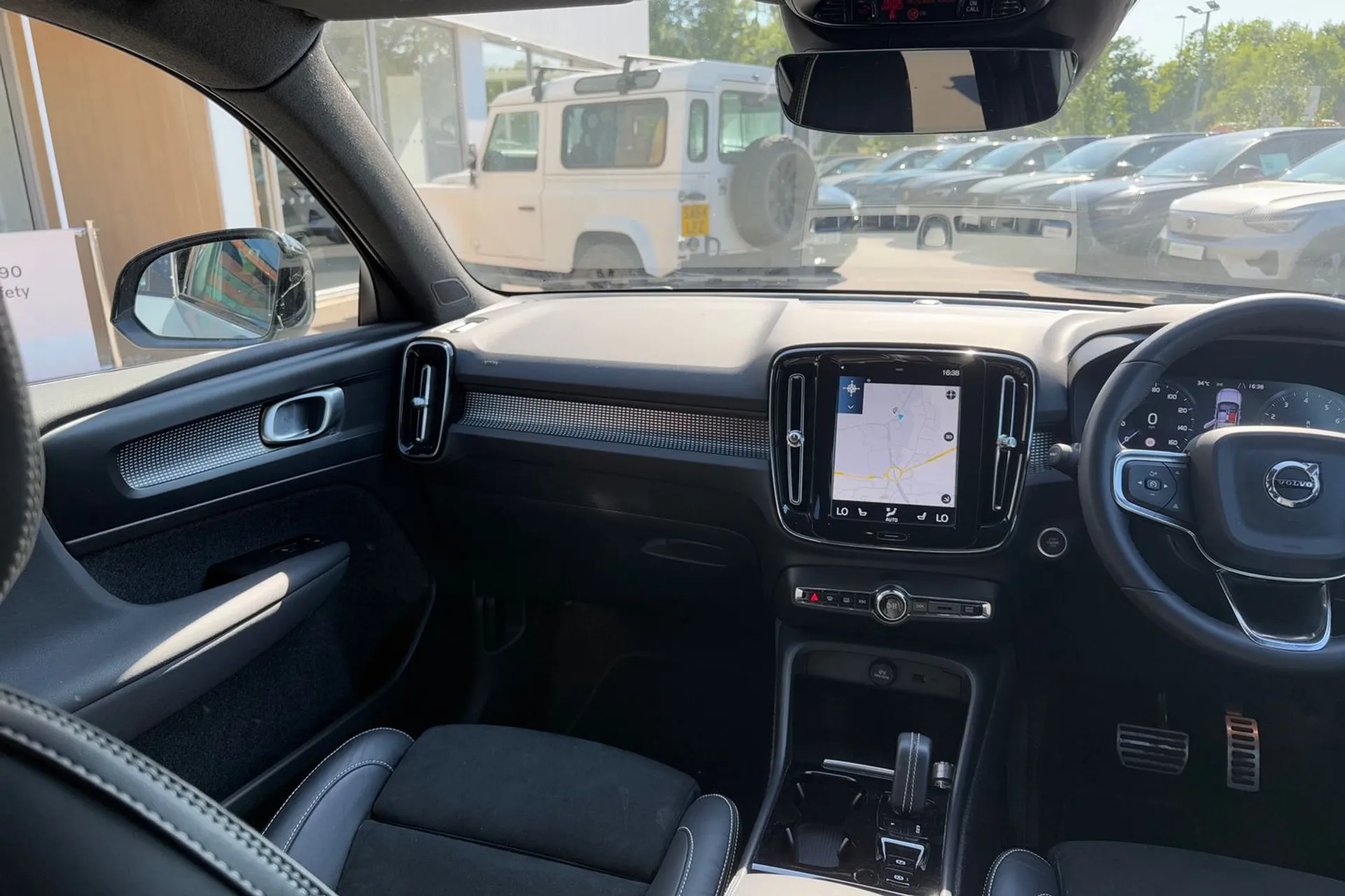 Volvo XC40 thumbnail image number 30