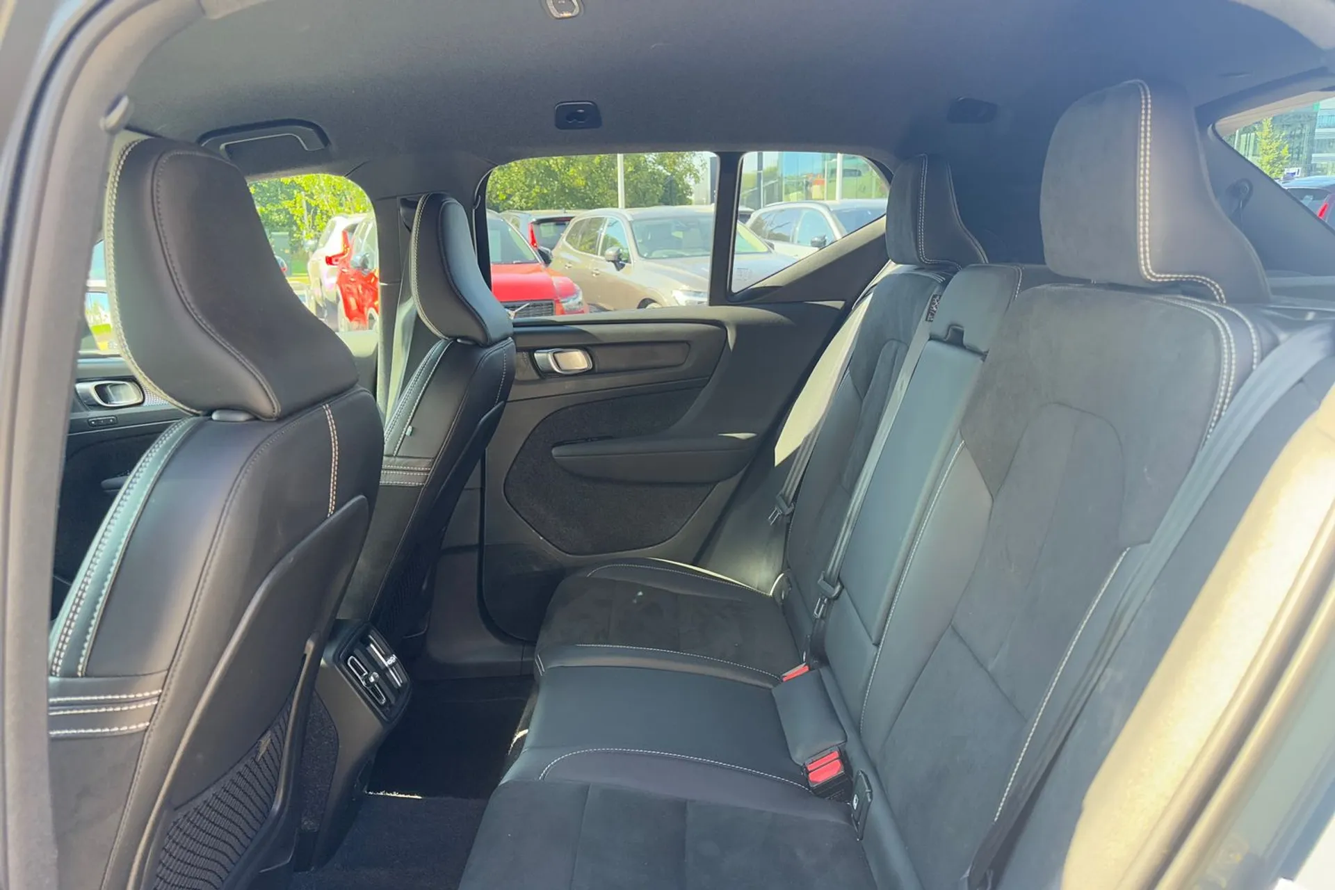 Volvo XC40 thumbnail image number 28