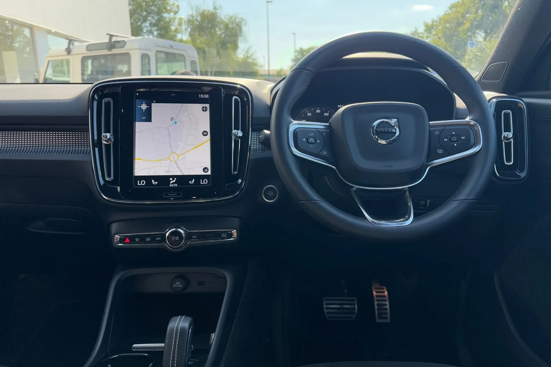 Volvo XC40 thumbnail image number 32
