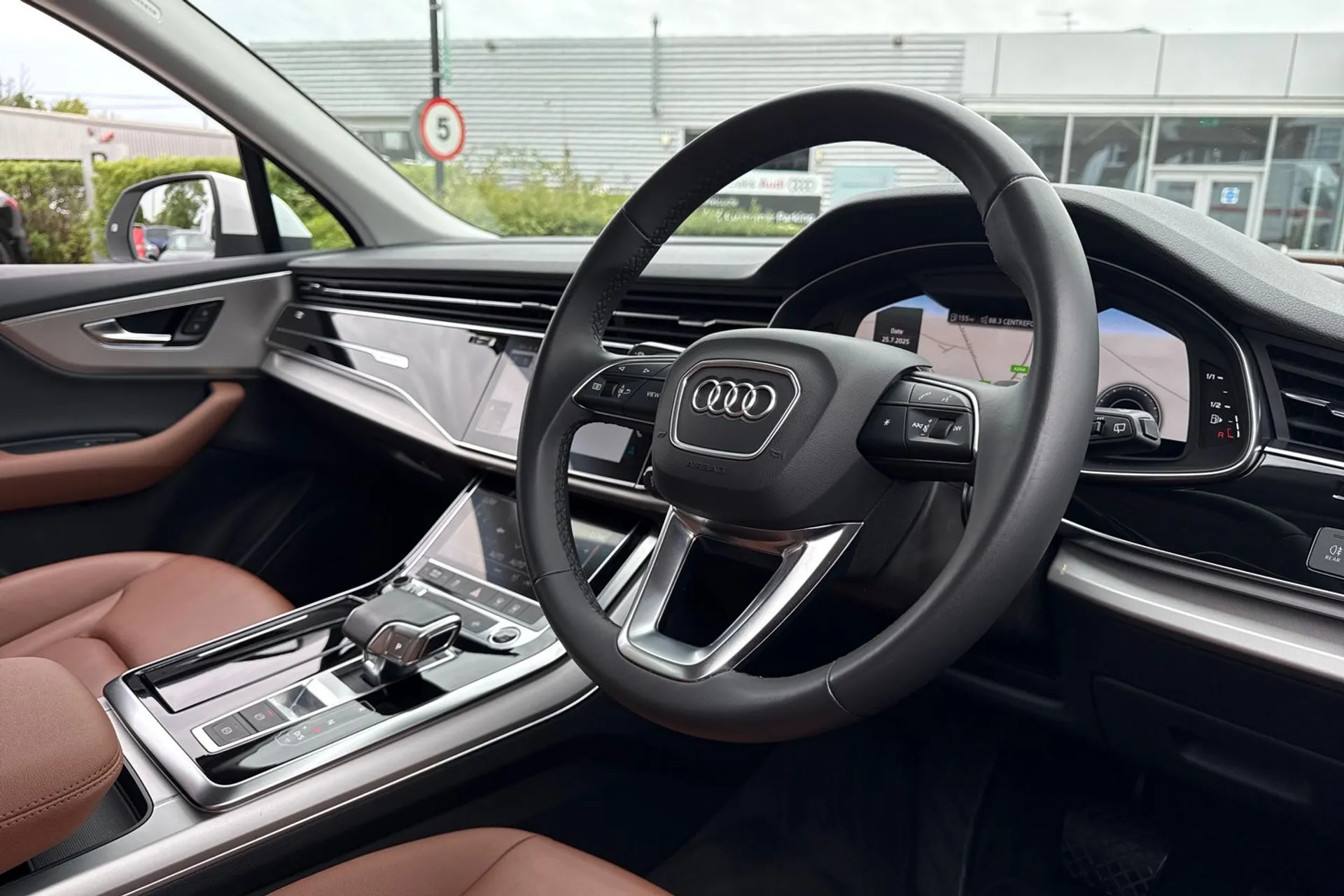 Audi Q7 thumbnail image number 28