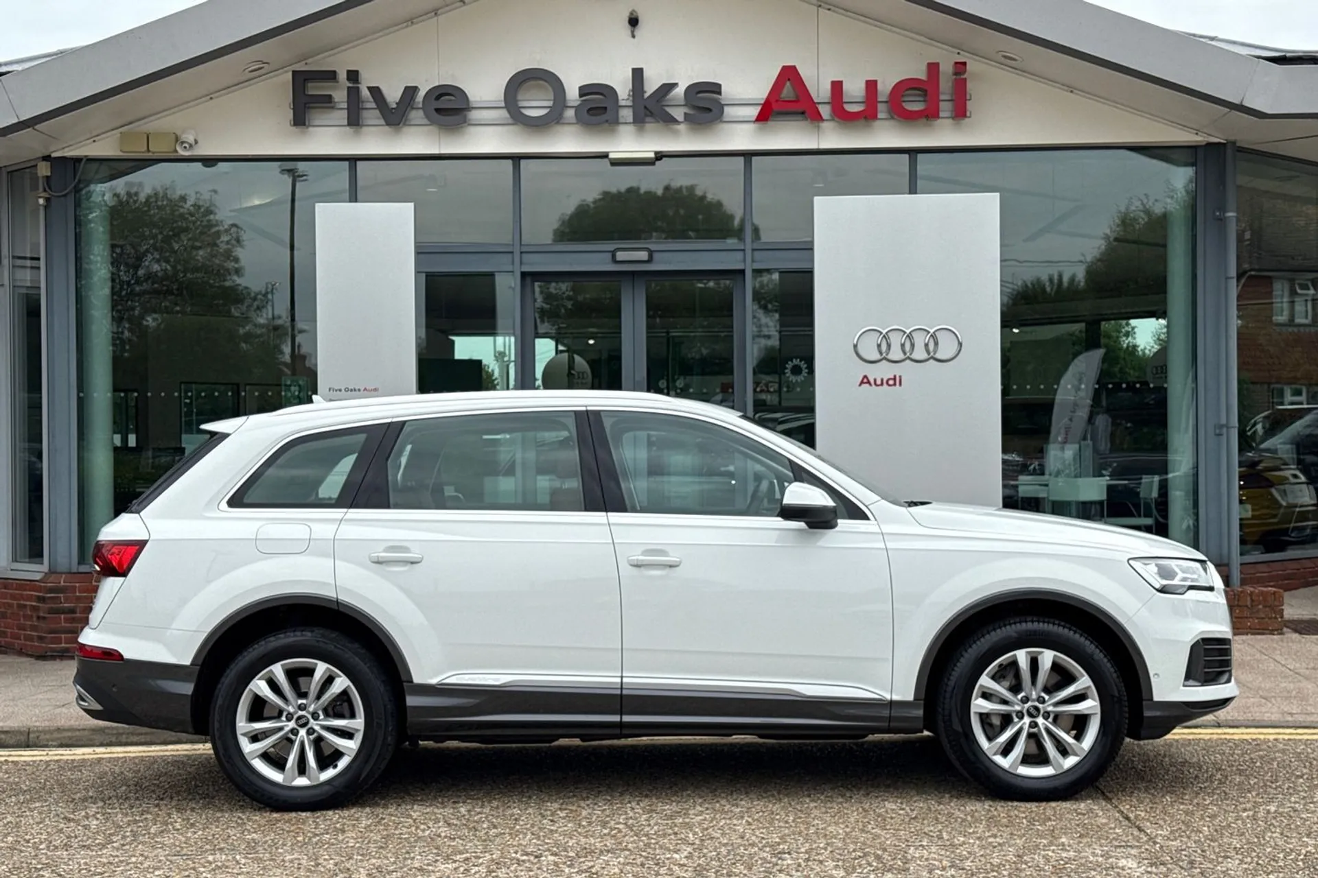 Audi Q7 thumbnail image number 2