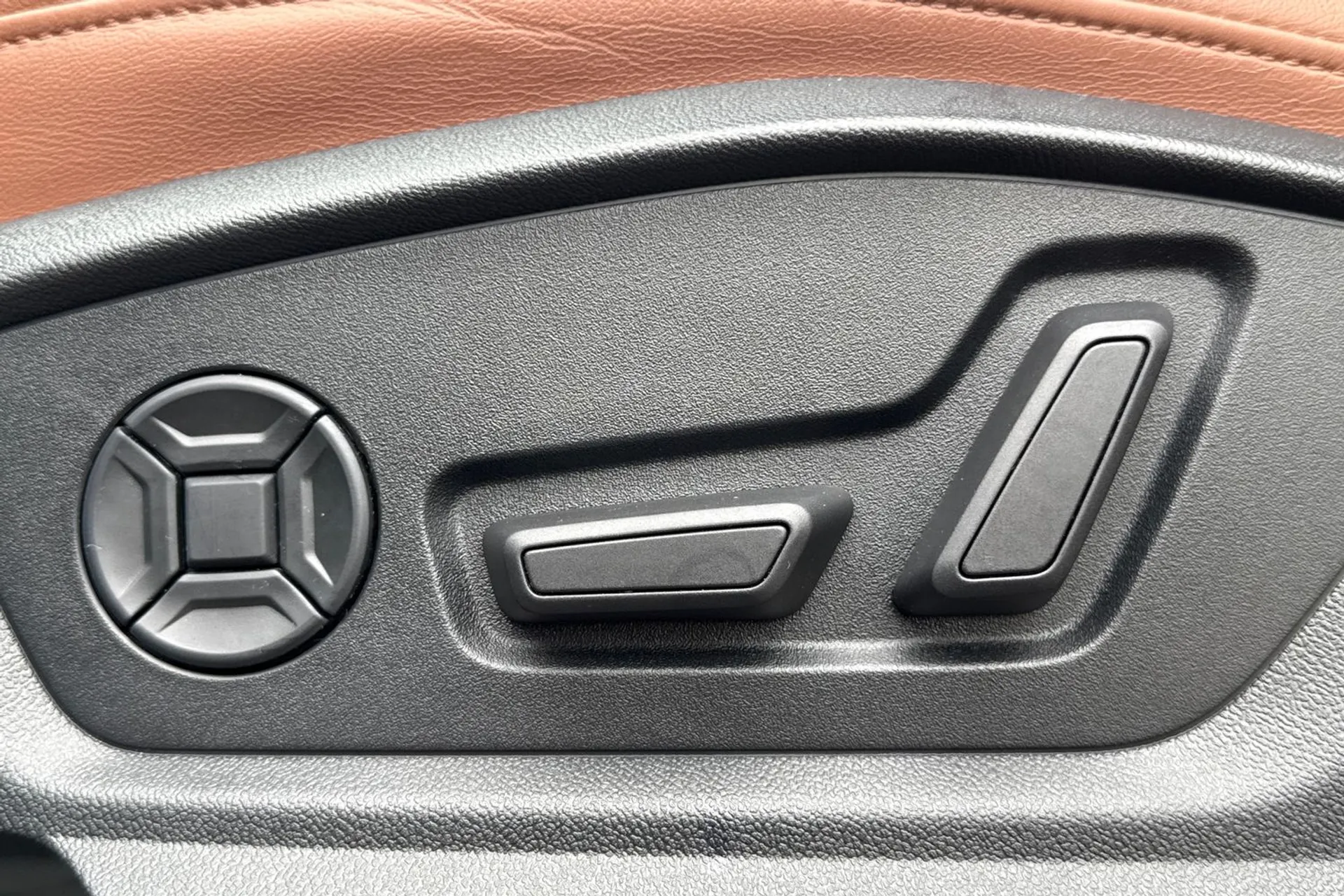 Audi Q7 thumbnail image number 31