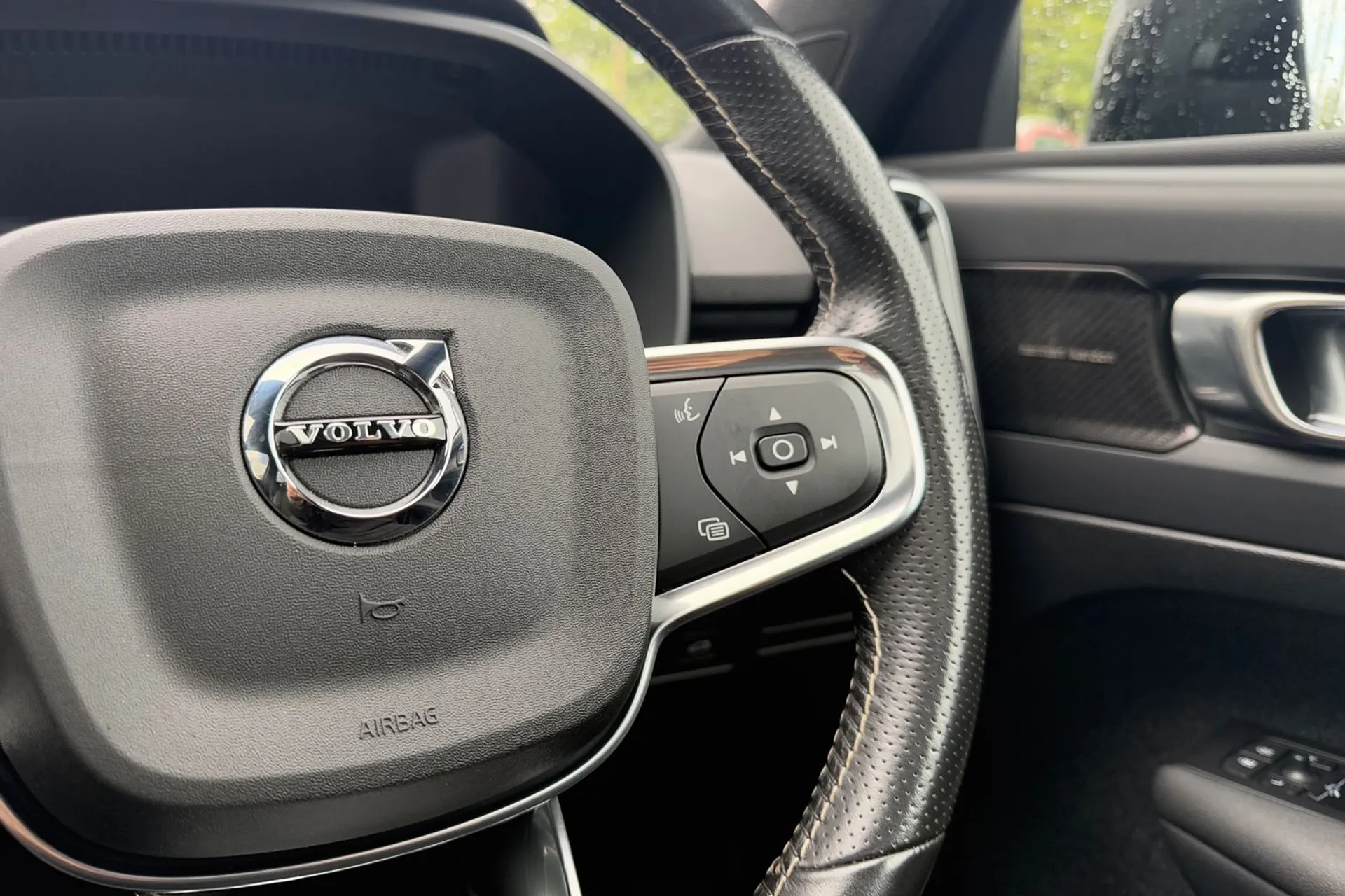 Volvo XC40 thumbnail image number 36