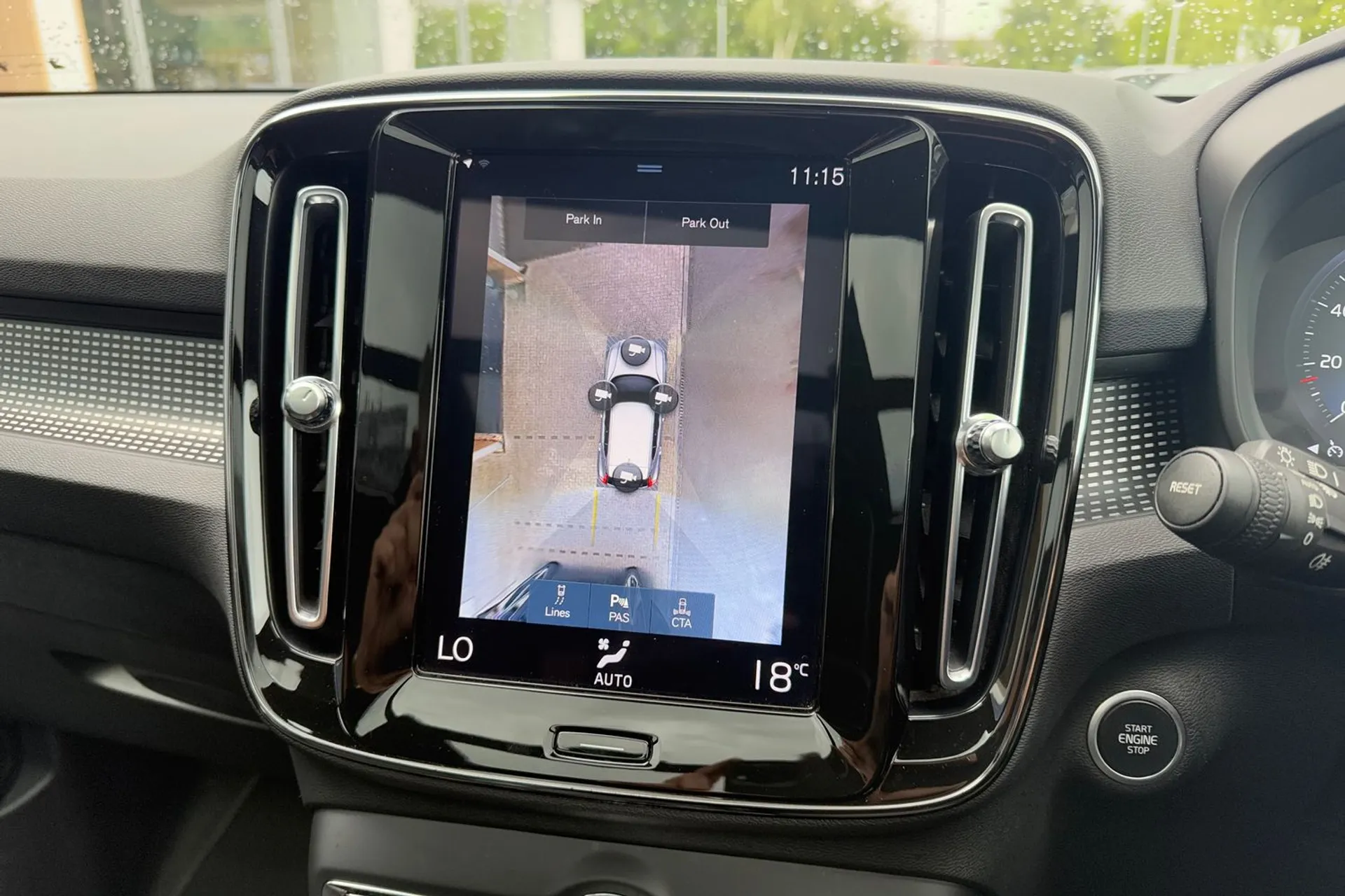 Volvo XC40 thumbnail image number 4