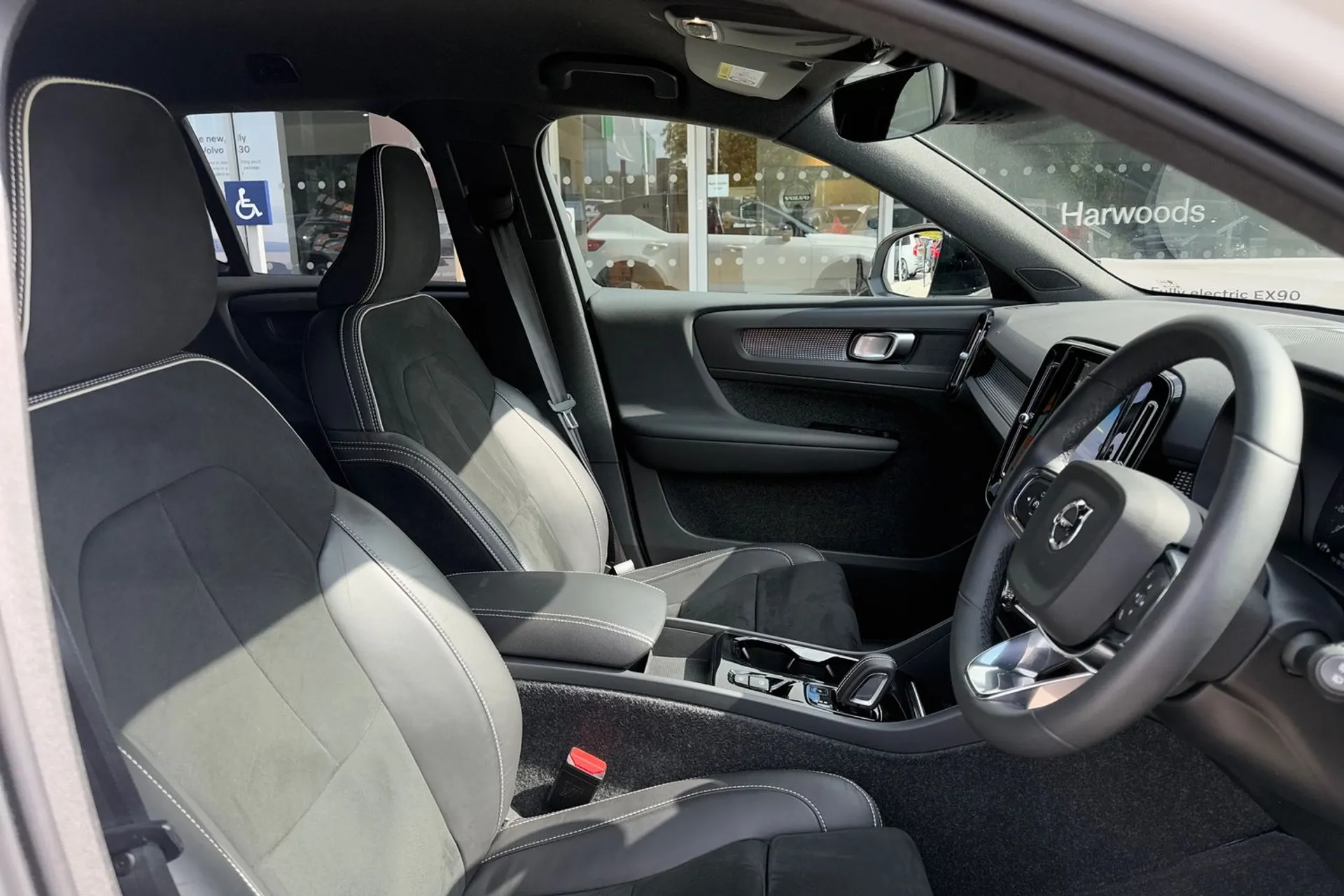 Volvo XC40 thumbnail image number 25