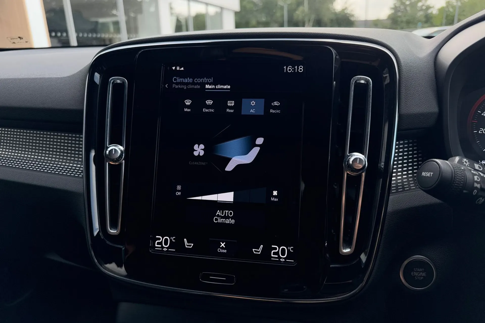 Volvo XC40 thumbnail image number 38